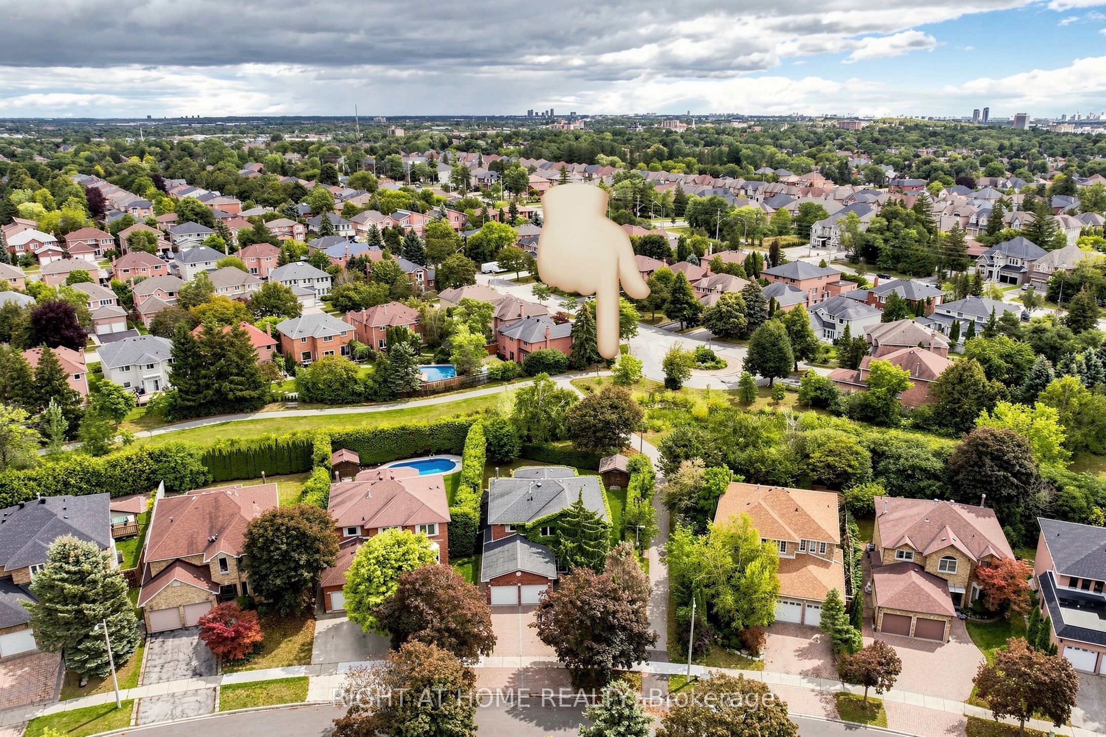 43 Topham Crescent Property Photo 4