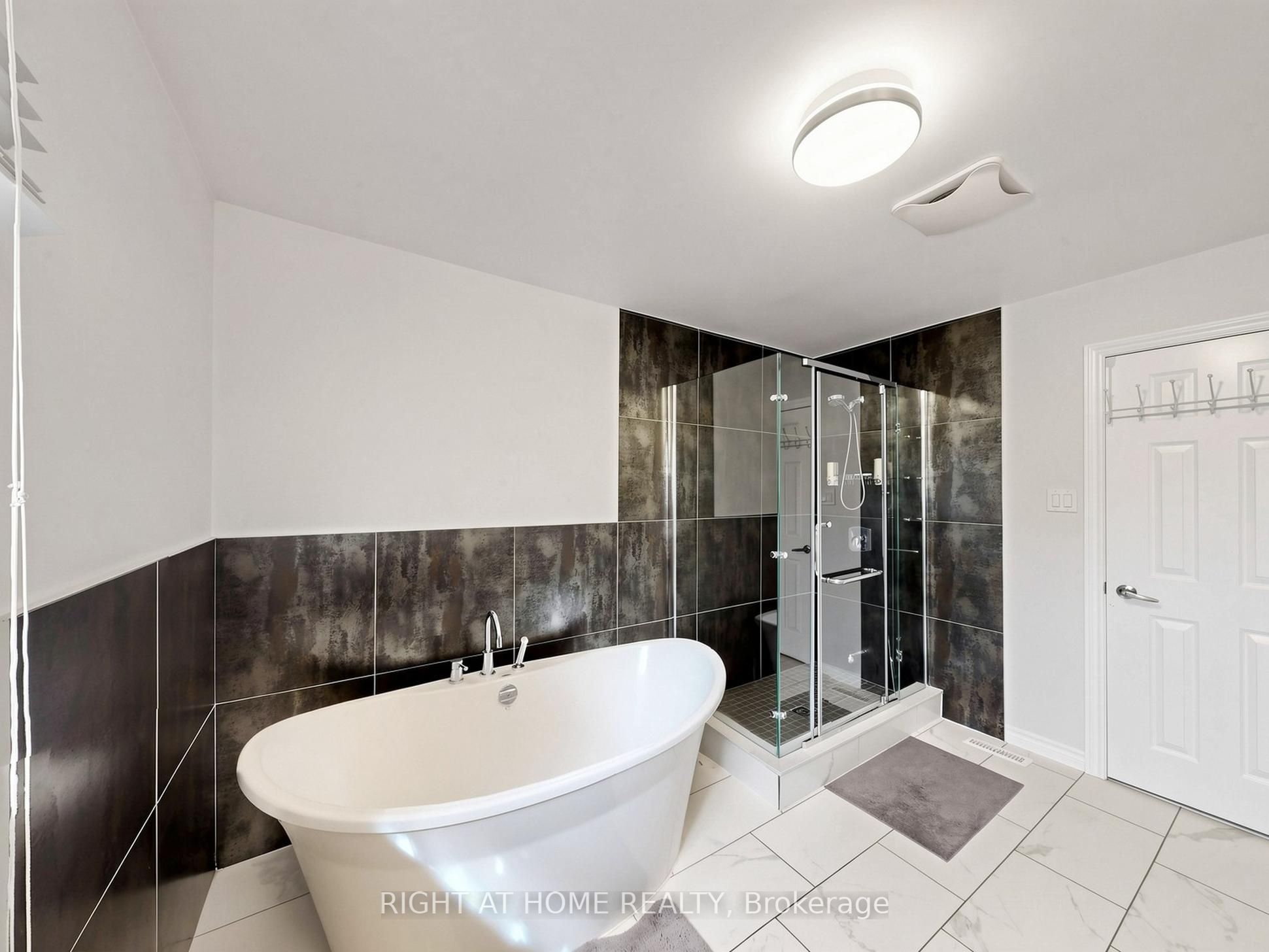 43 Topham Crescent Property Photo 27