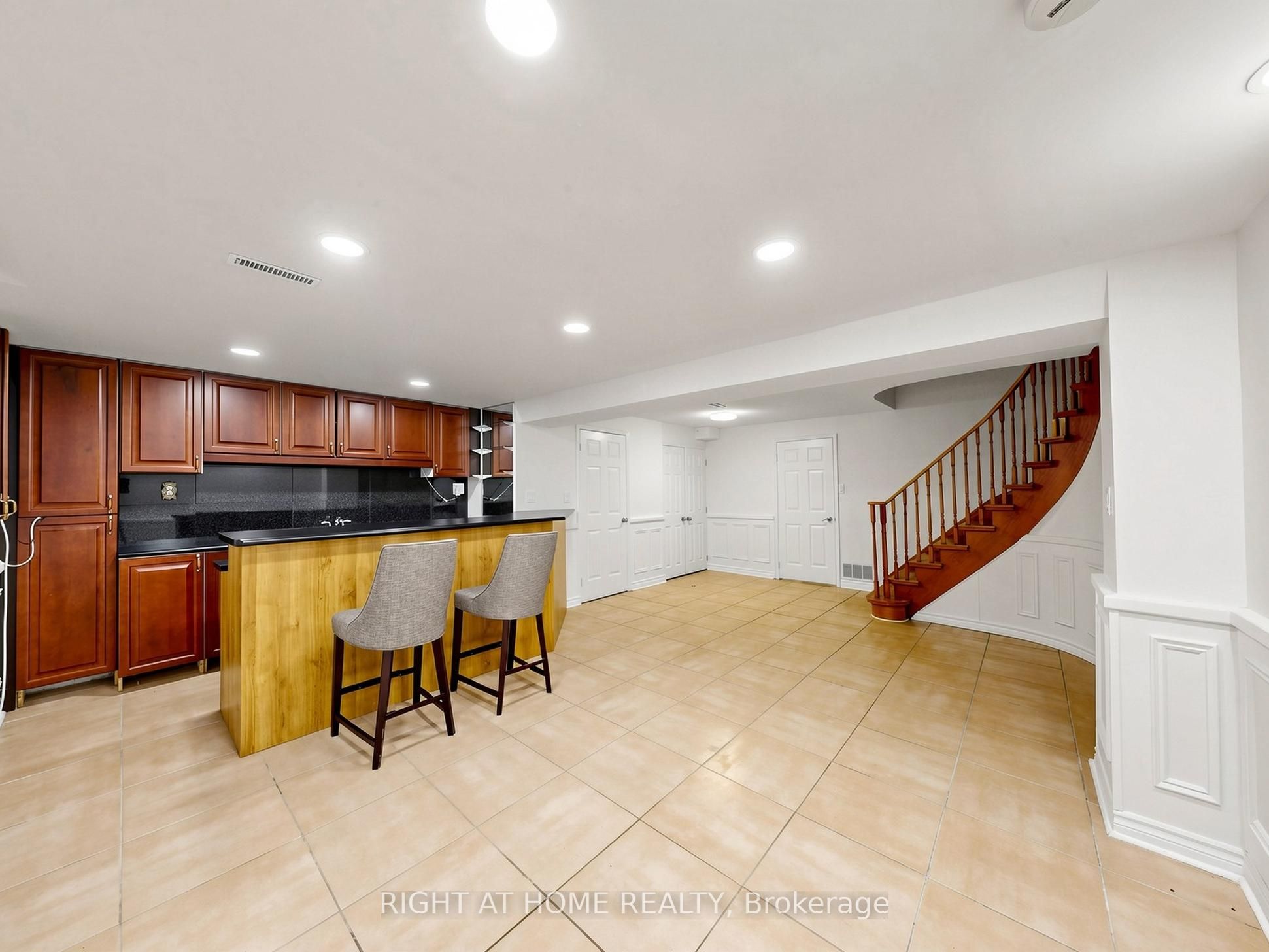 43 Topham Crescent Property Photo 36