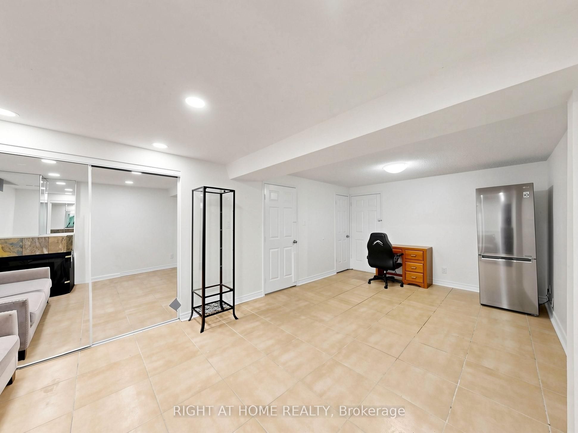 43 Topham Crescent Property Photo 40