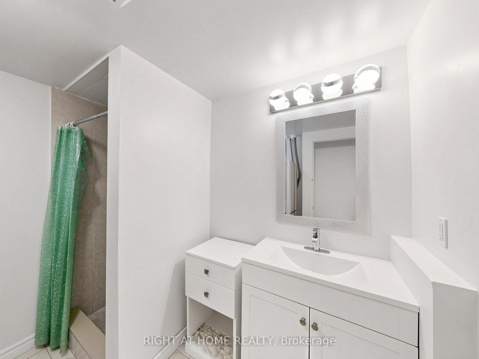 43 Topham Crescent Property Photo 41