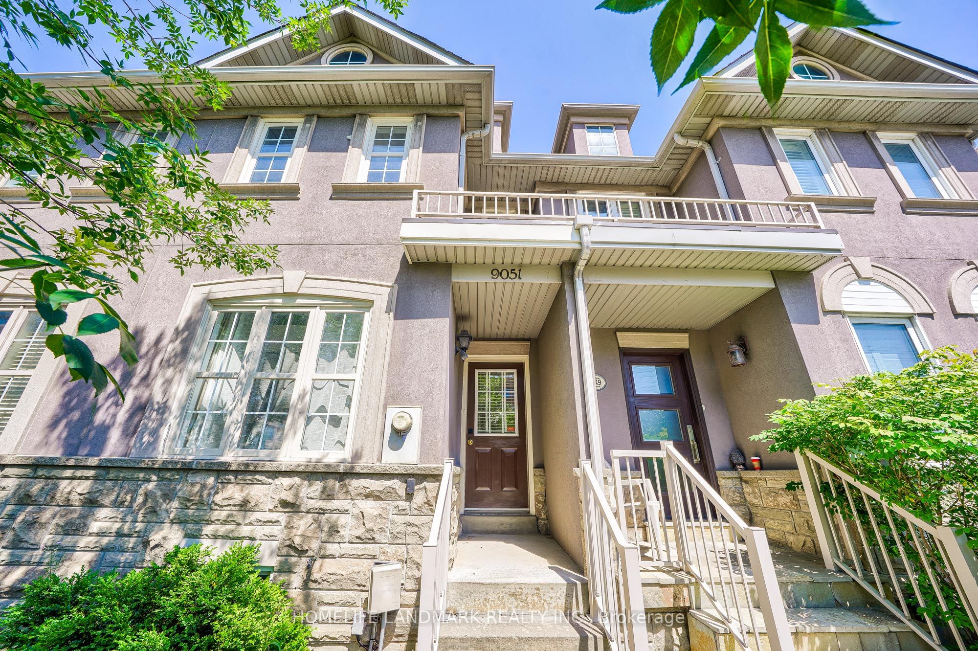 9051 Yonge Street Property Photo 1