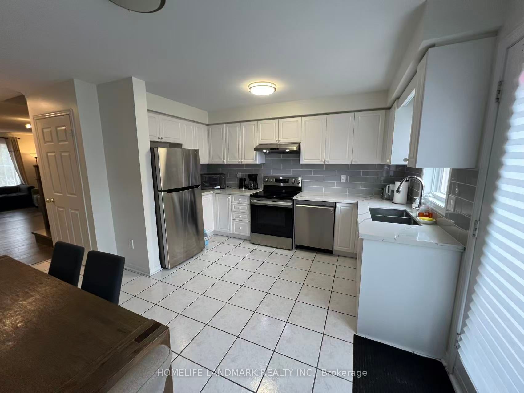 9051 Yonge Street Property Photo 2