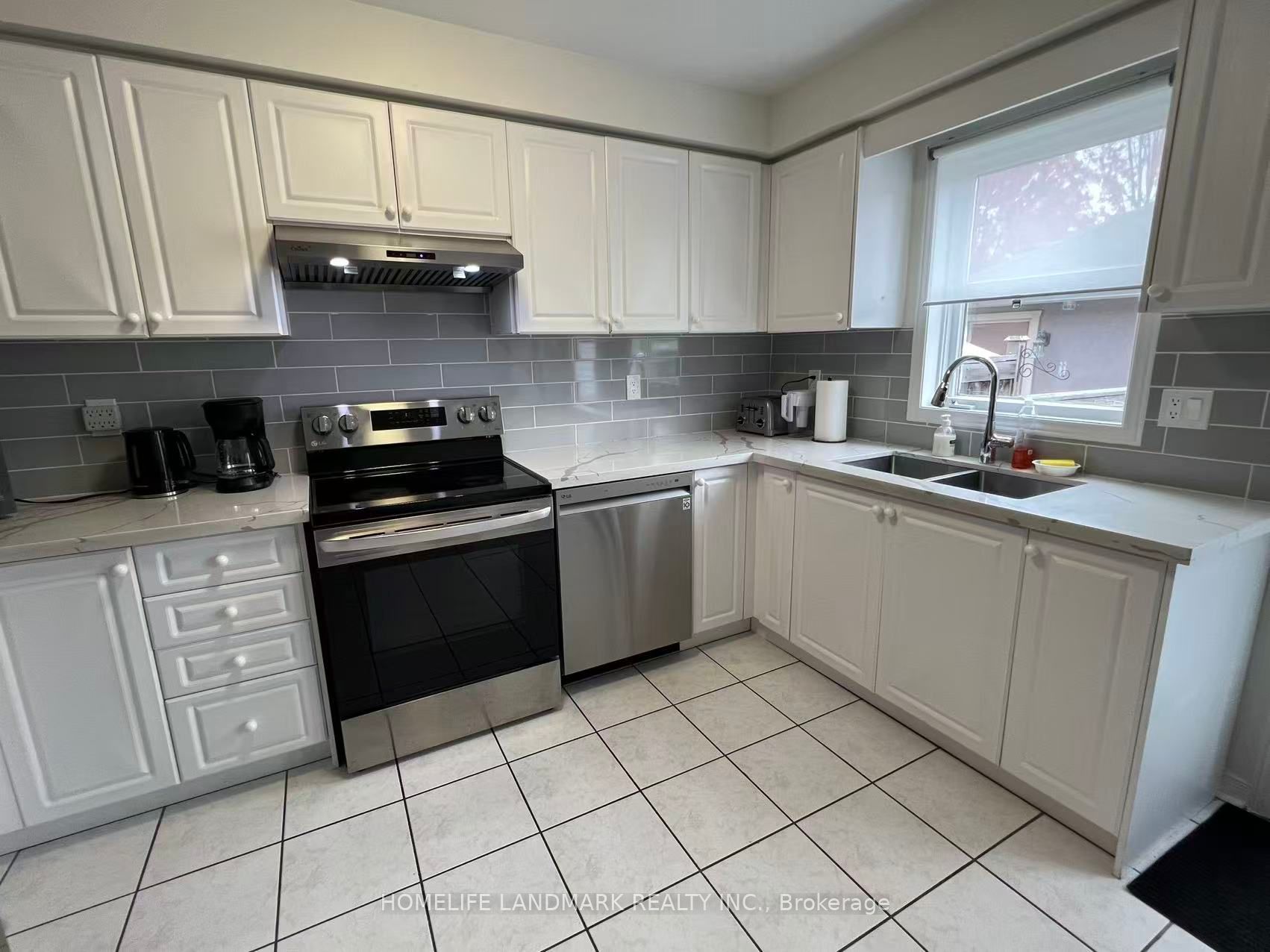 9051 Yonge Street Property Photo 3