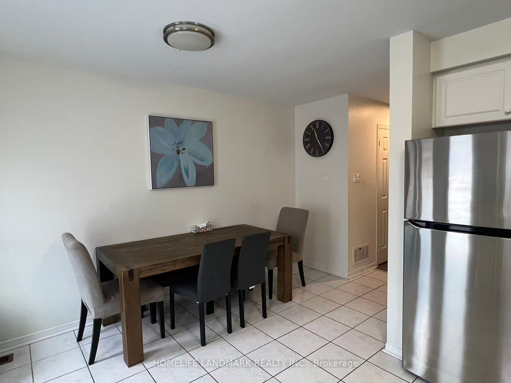 9051 Yonge Street Property Photo 4
