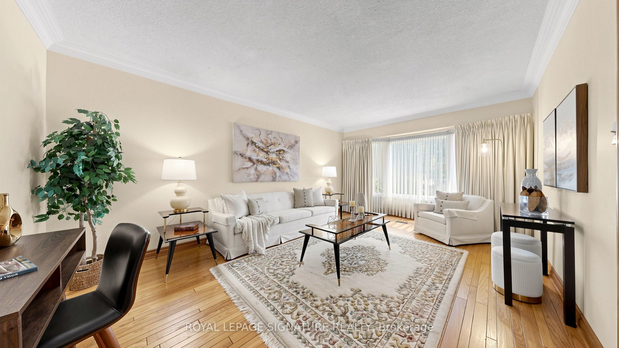 8 Royal Garden Boulevard Property Photo 4