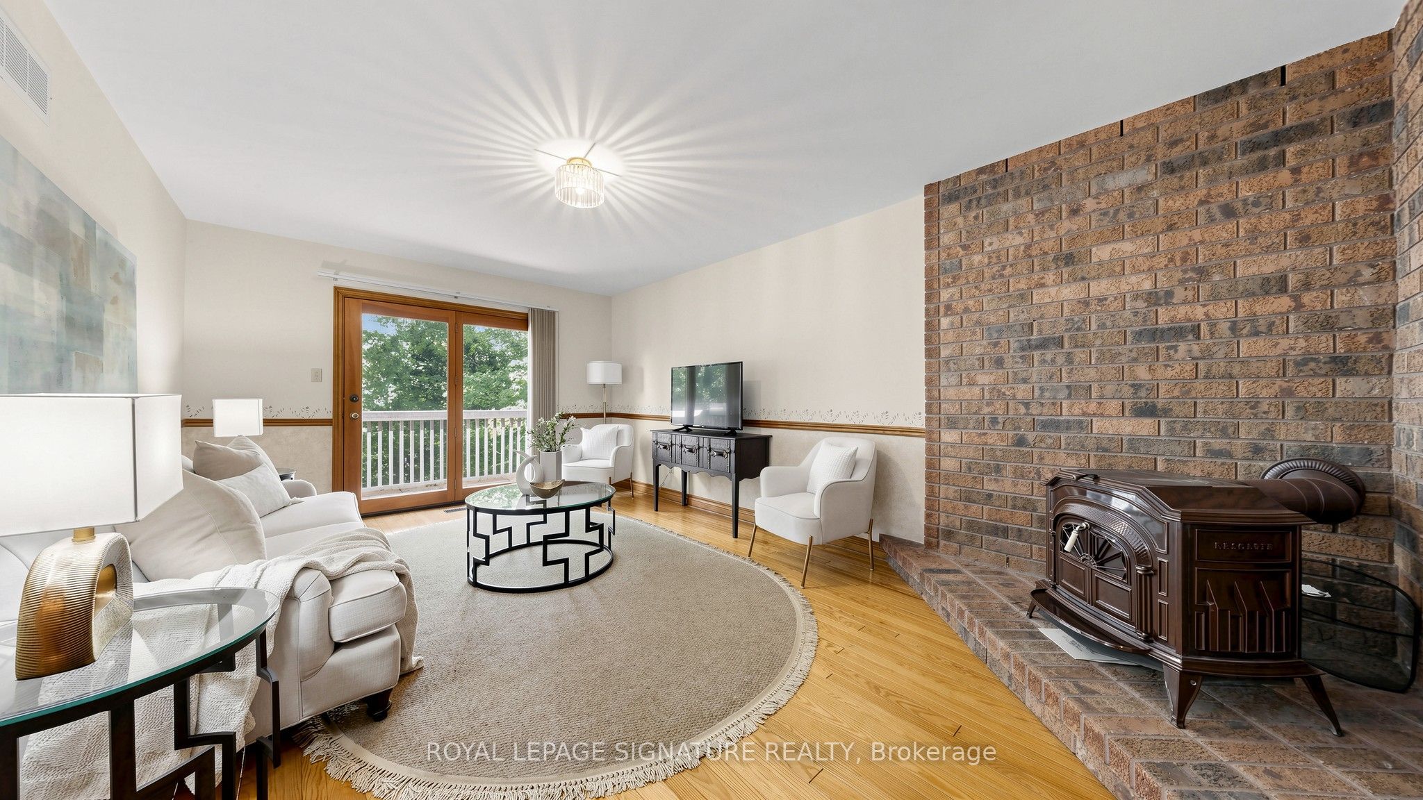 8 Royal Garden Boulevard Property Photo 7
