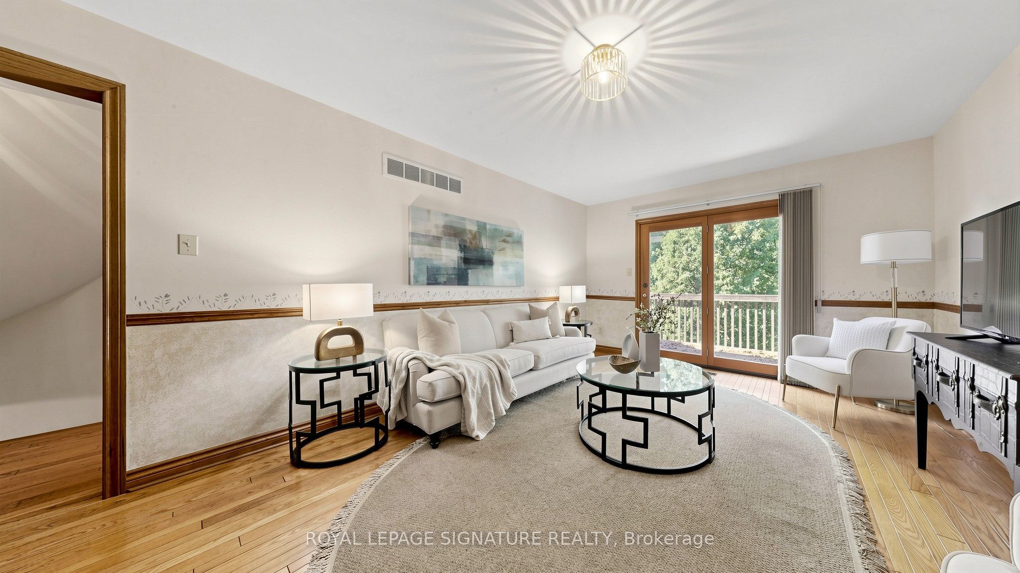 8 Royal Garden Boulevard Property Photo 8