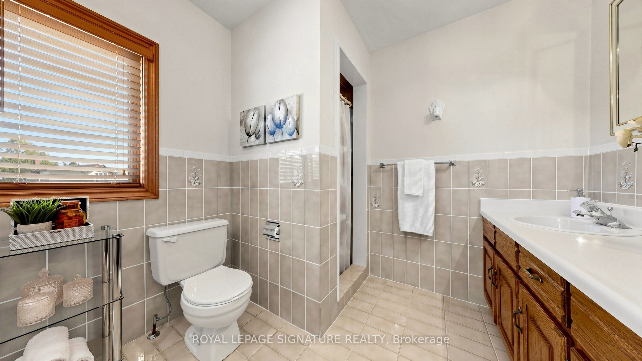 8 Royal Garden Boulevard Property Photo 25