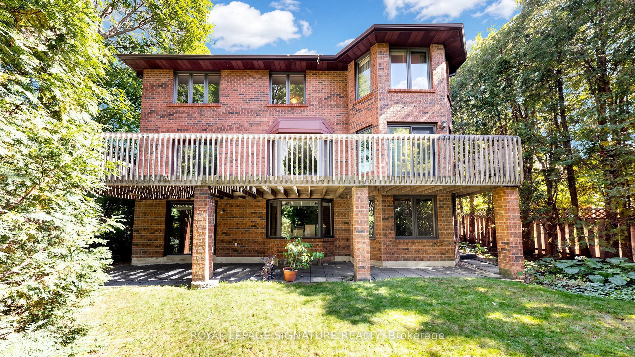 8 Royal Garden Boulevard Property Photo 38