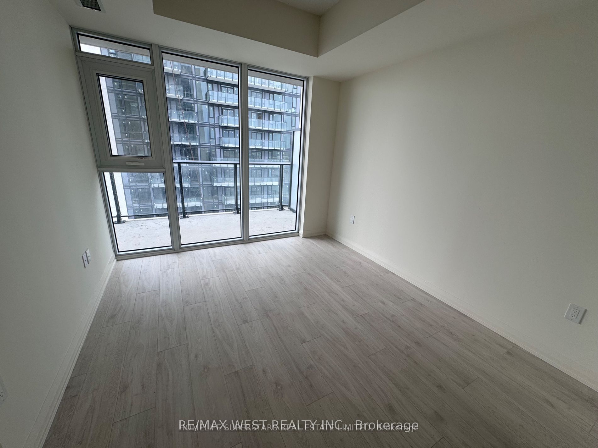 8960 Jane Street 2302 Property Photo 18