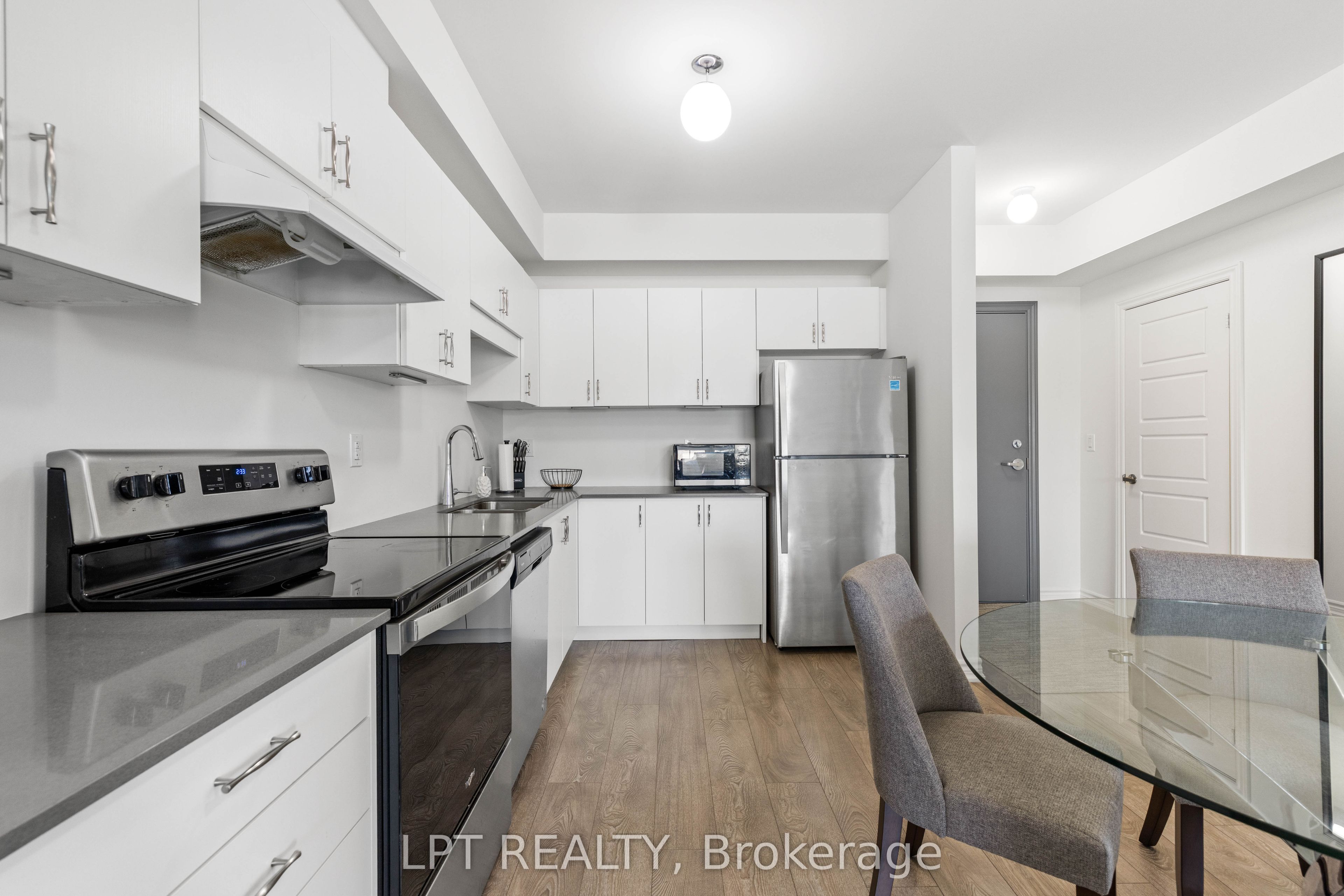 110 Grew Boulevard 407 Property Photo 12