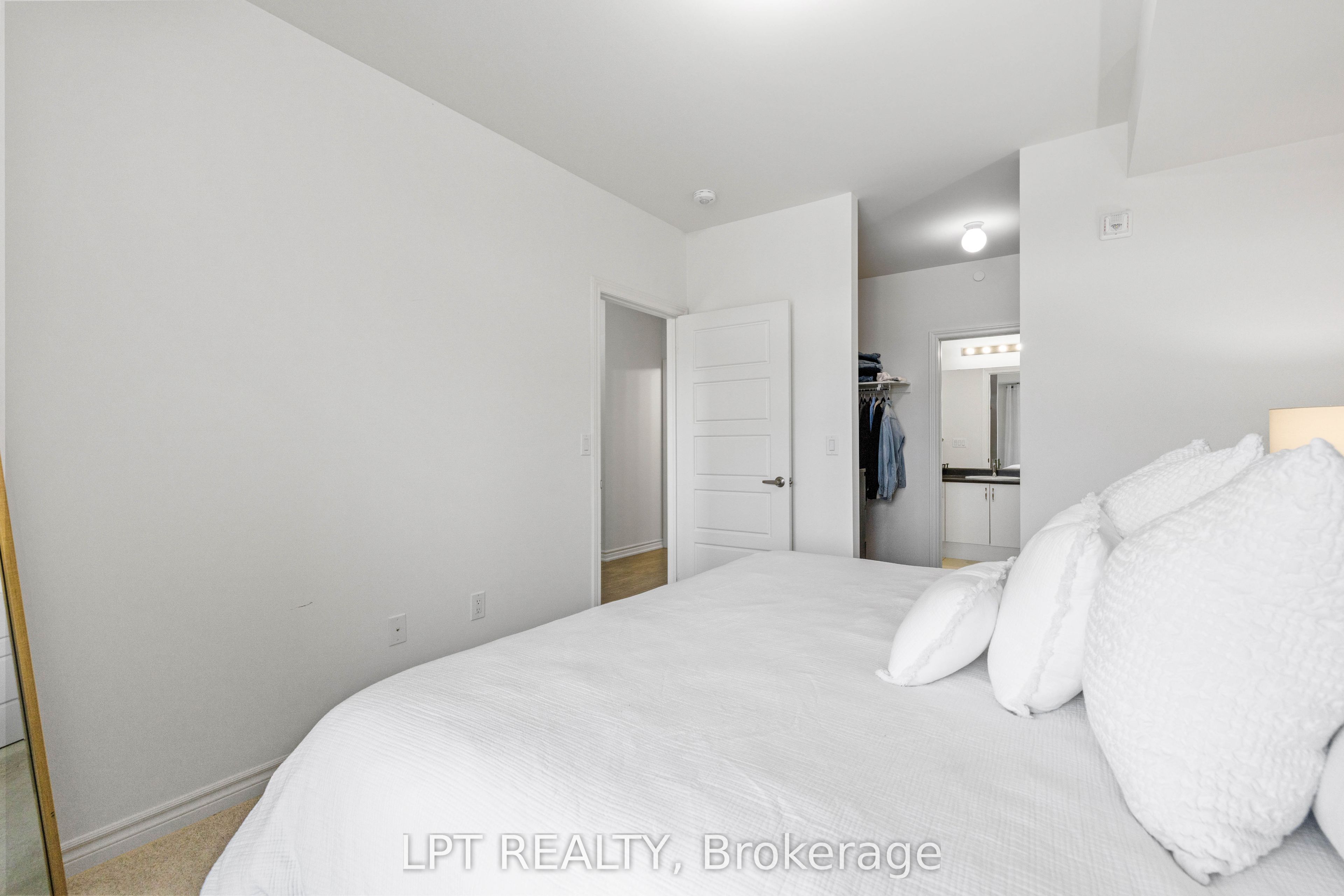 110 Grew Boulevard 407 Property Photo 15
