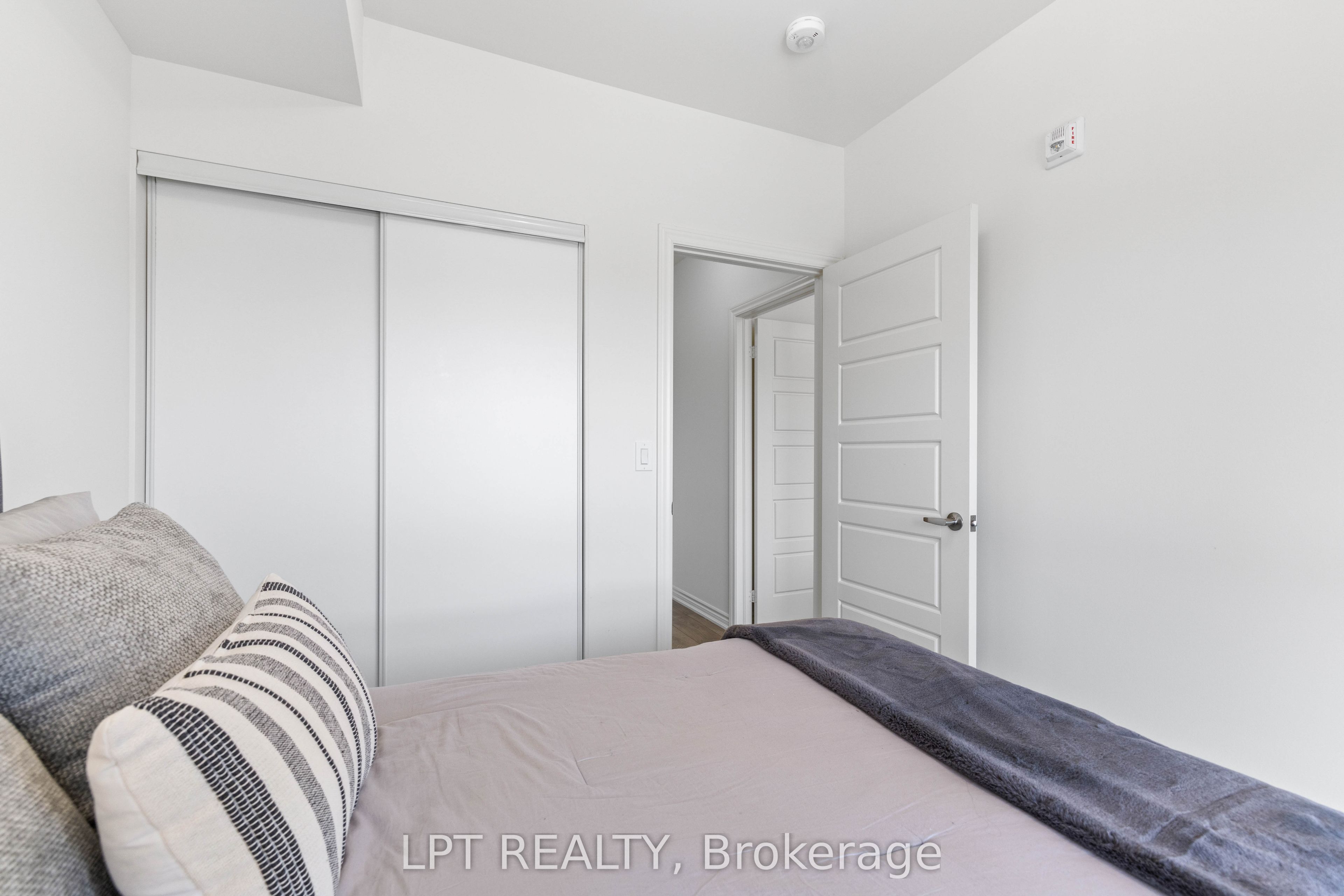 110 Grew Boulevard 407 Property Photo 20