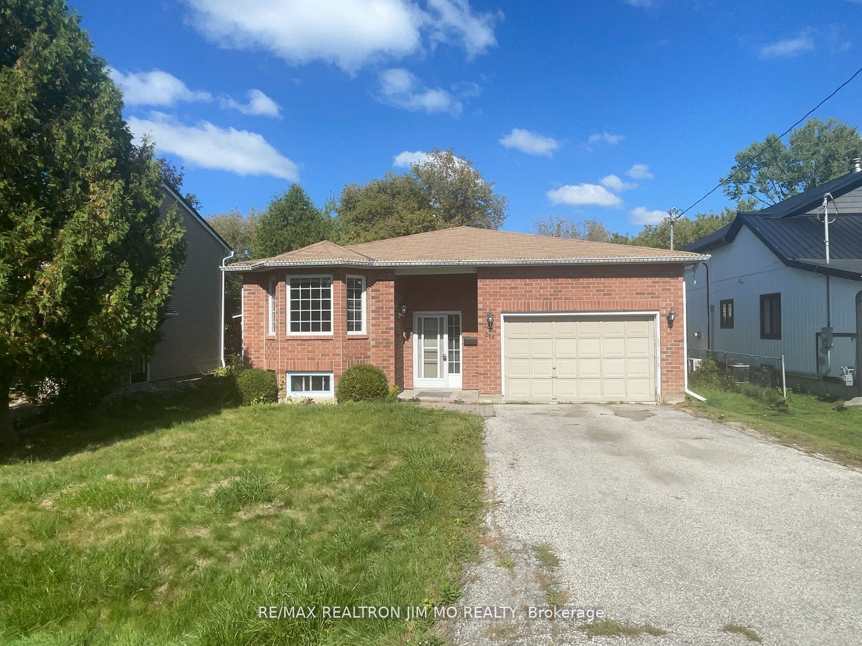 288 Parkwood Avenue Lower Property Photo 1