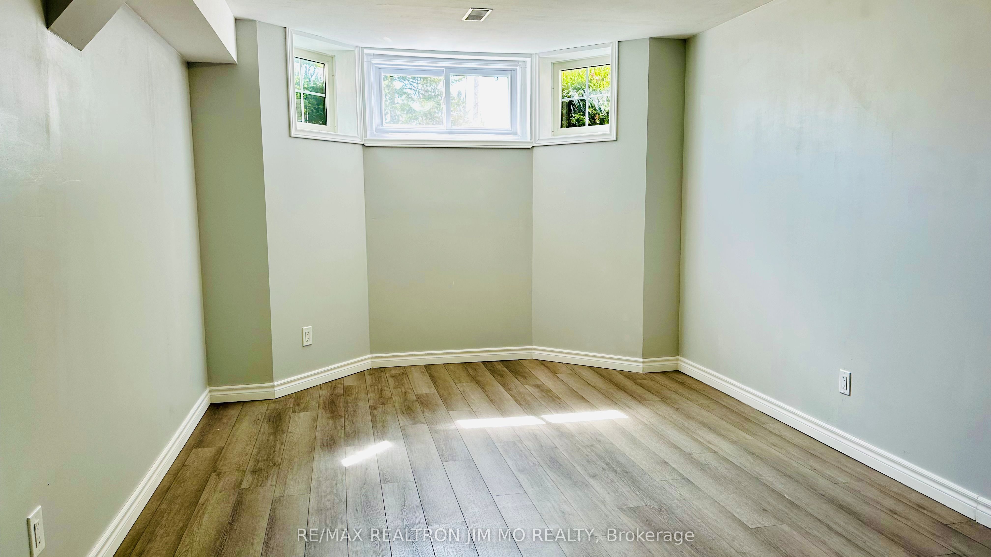 288 Parkwood Avenue Lower Property Photo 12
