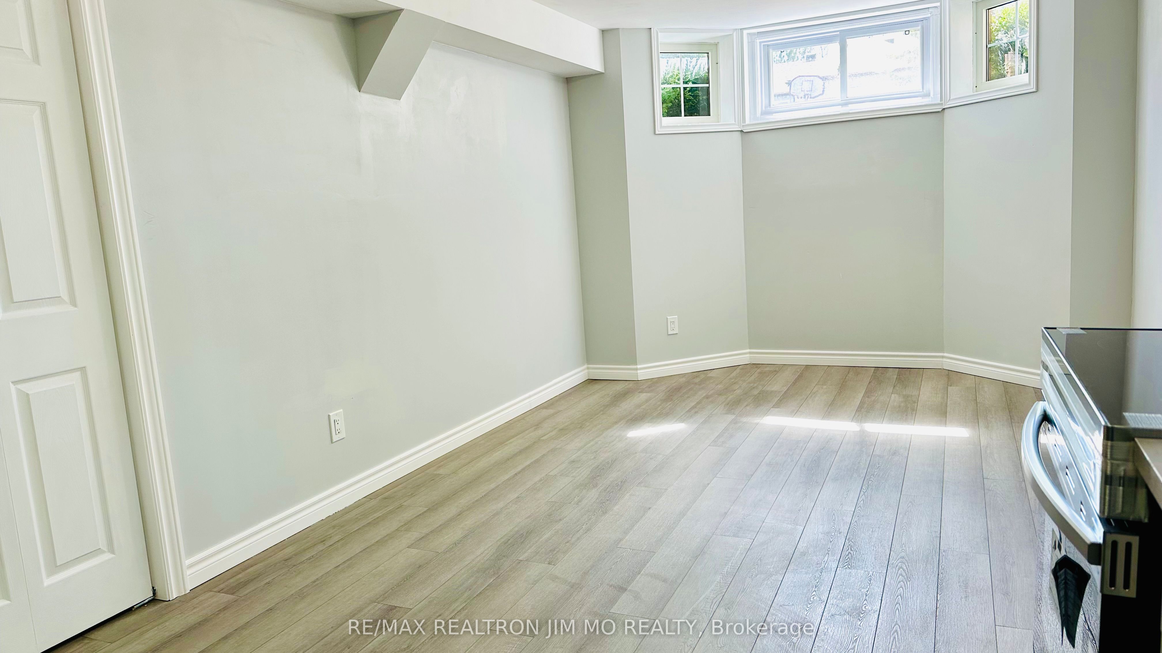 288 Parkwood Avenue Lower Property Photo 14