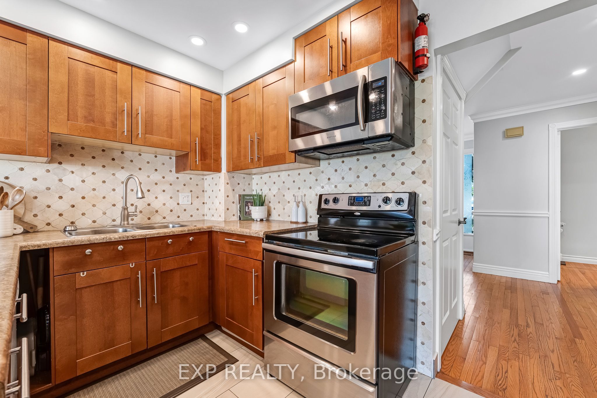 515 London Road Property Photo 11