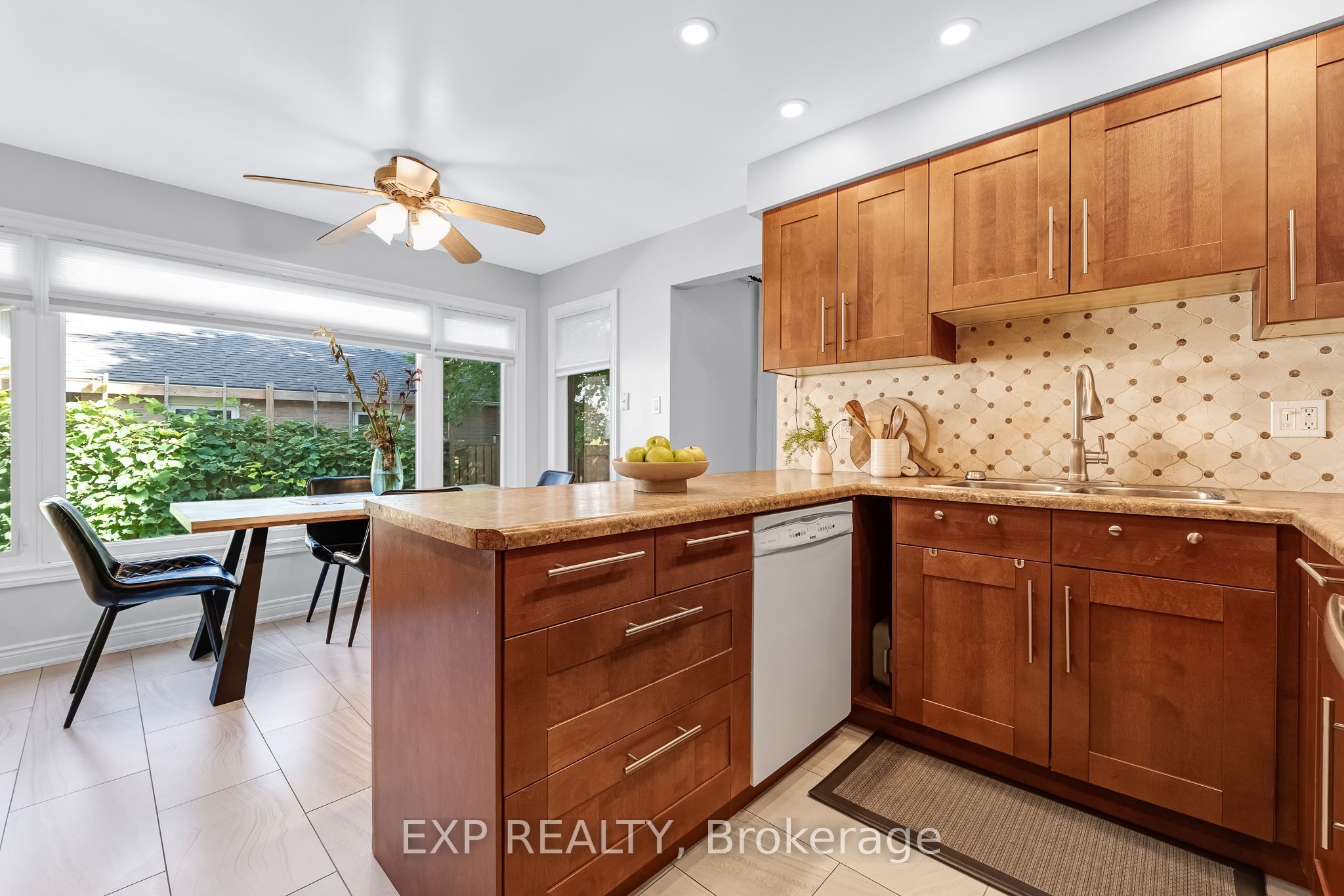 515 London Road Property Photo 12