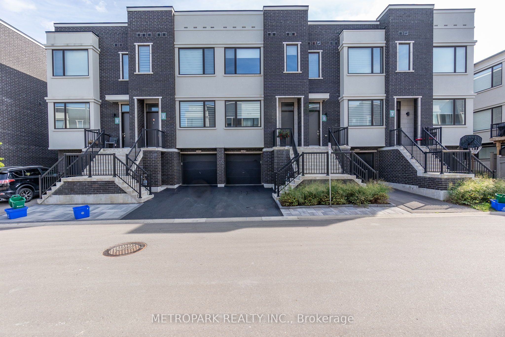187 Sydney Circle Property Photo 2