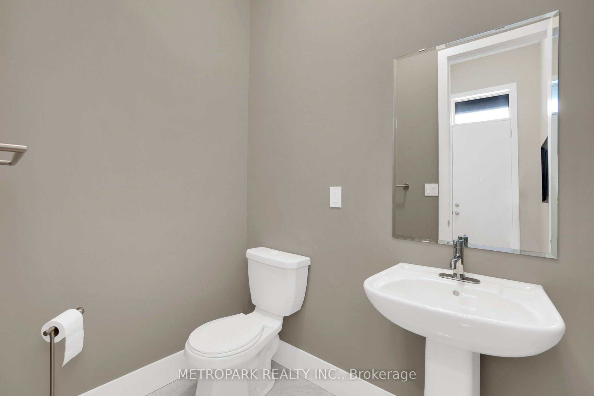 187 Sydney Circle Property Photo 5