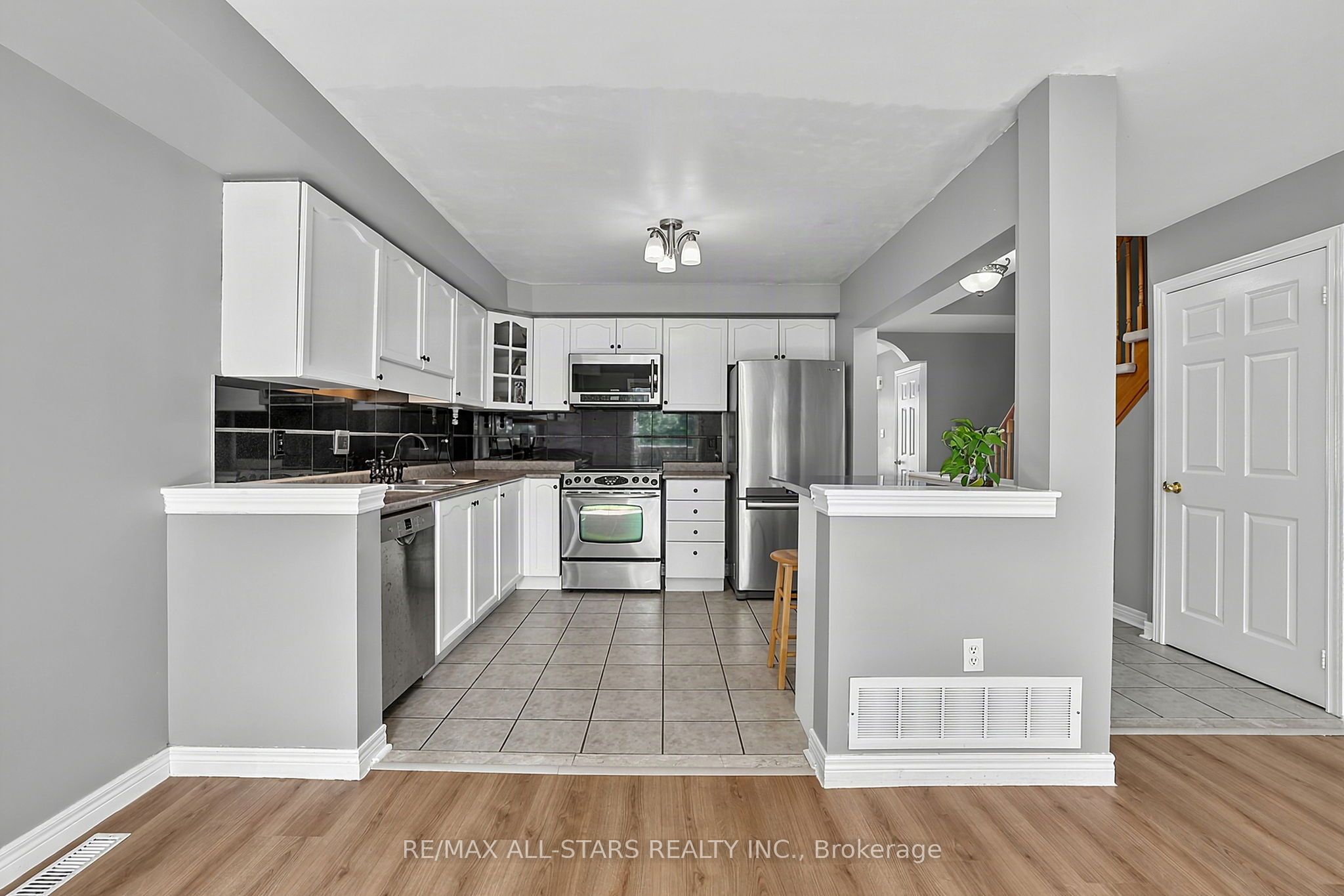 18 Lancaster Court Property Photo 6