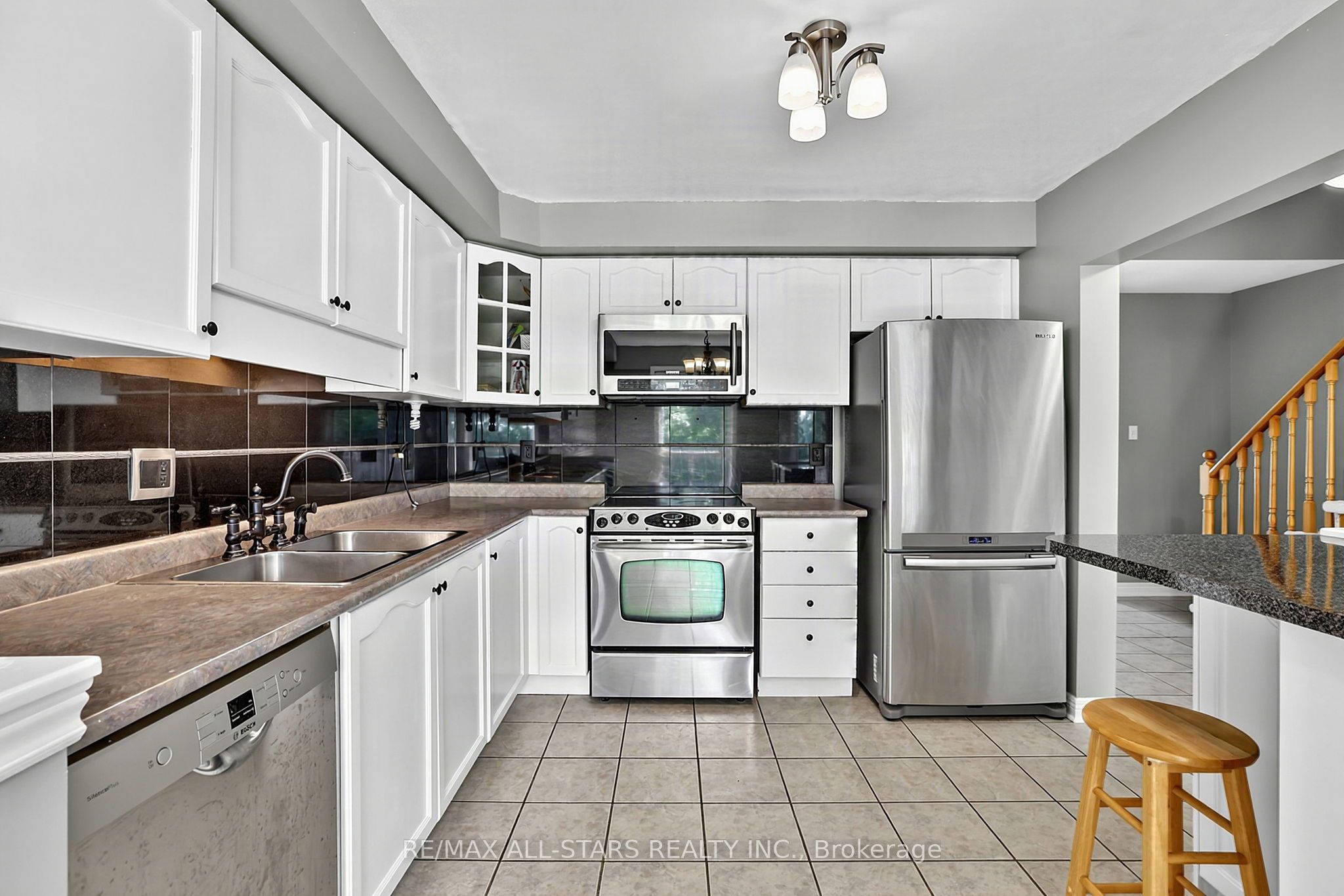 18 Lancaster Court Property Photo 8
