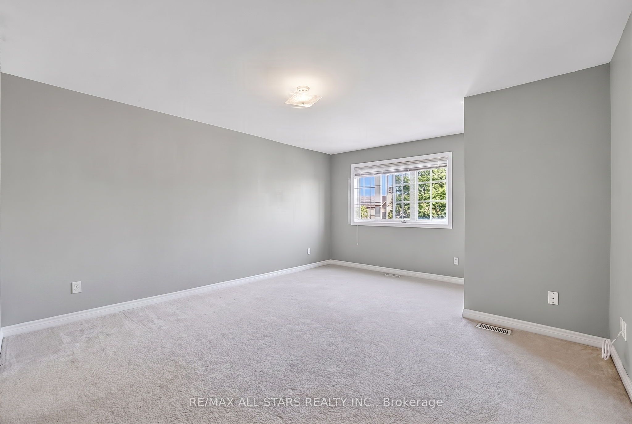 18 Lancaster Court Property Photo 17
