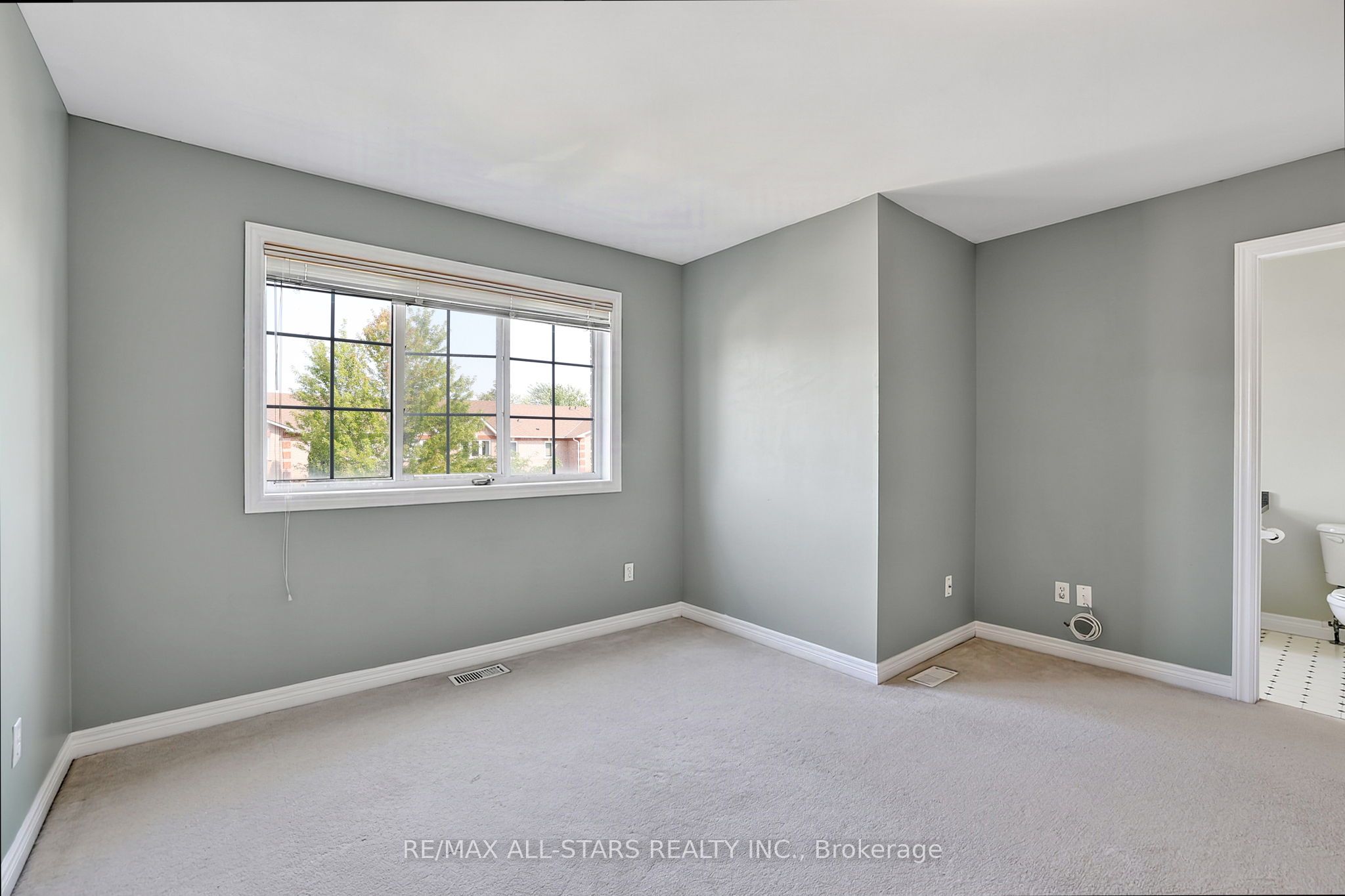18 Lancaster Court Property Photo 20