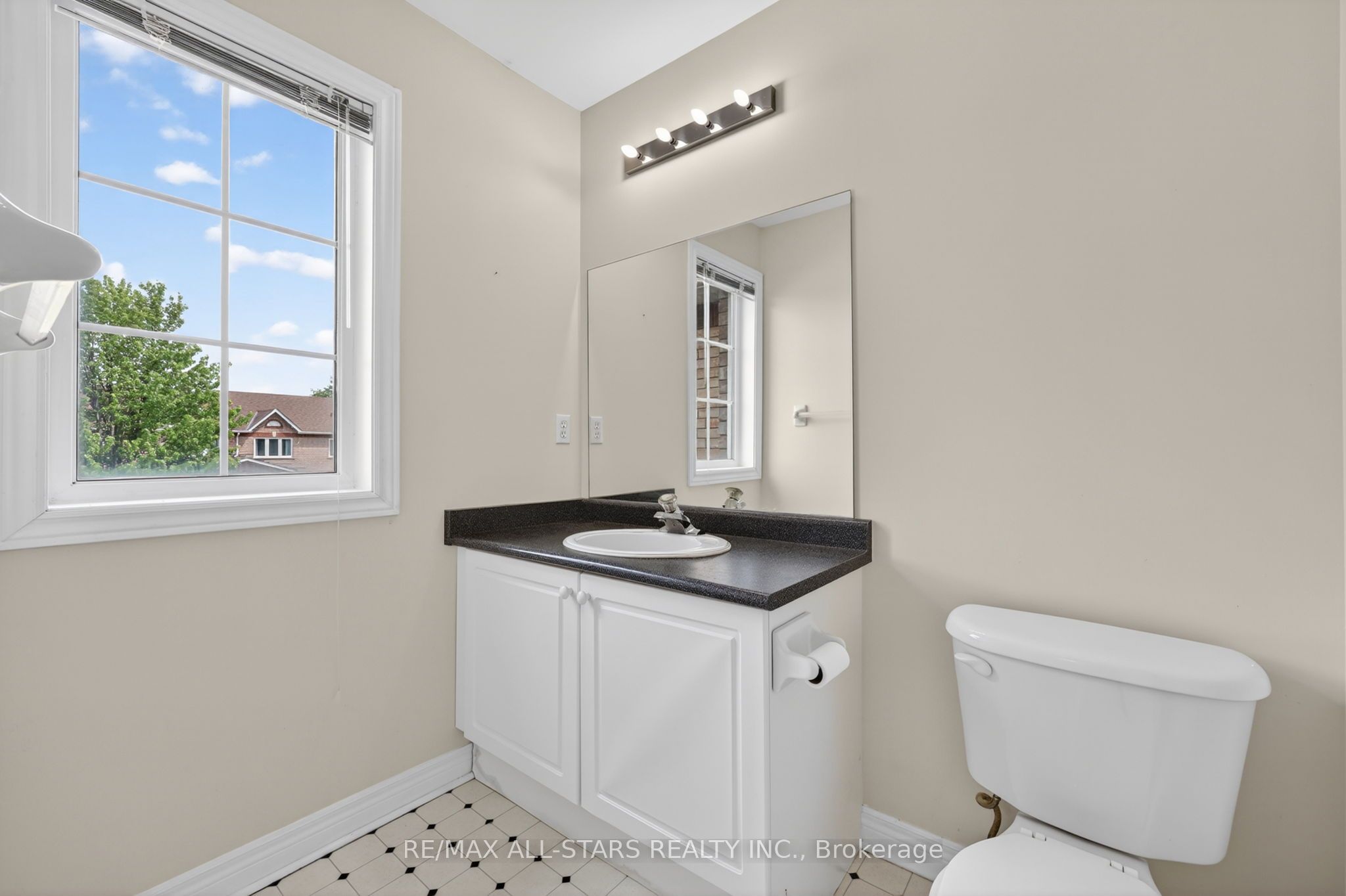 18 Lancaster Court Property Photo 21
