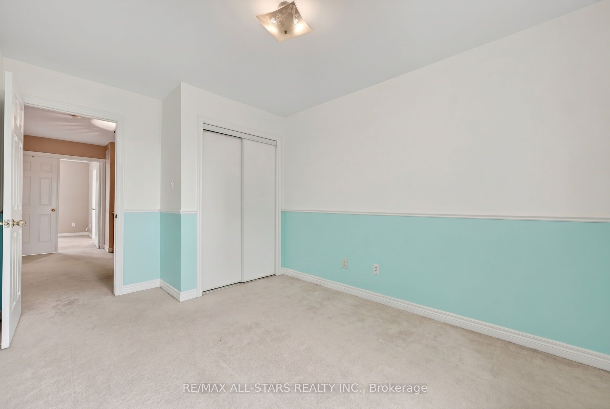 18 Lancaster Court Property Photo 23