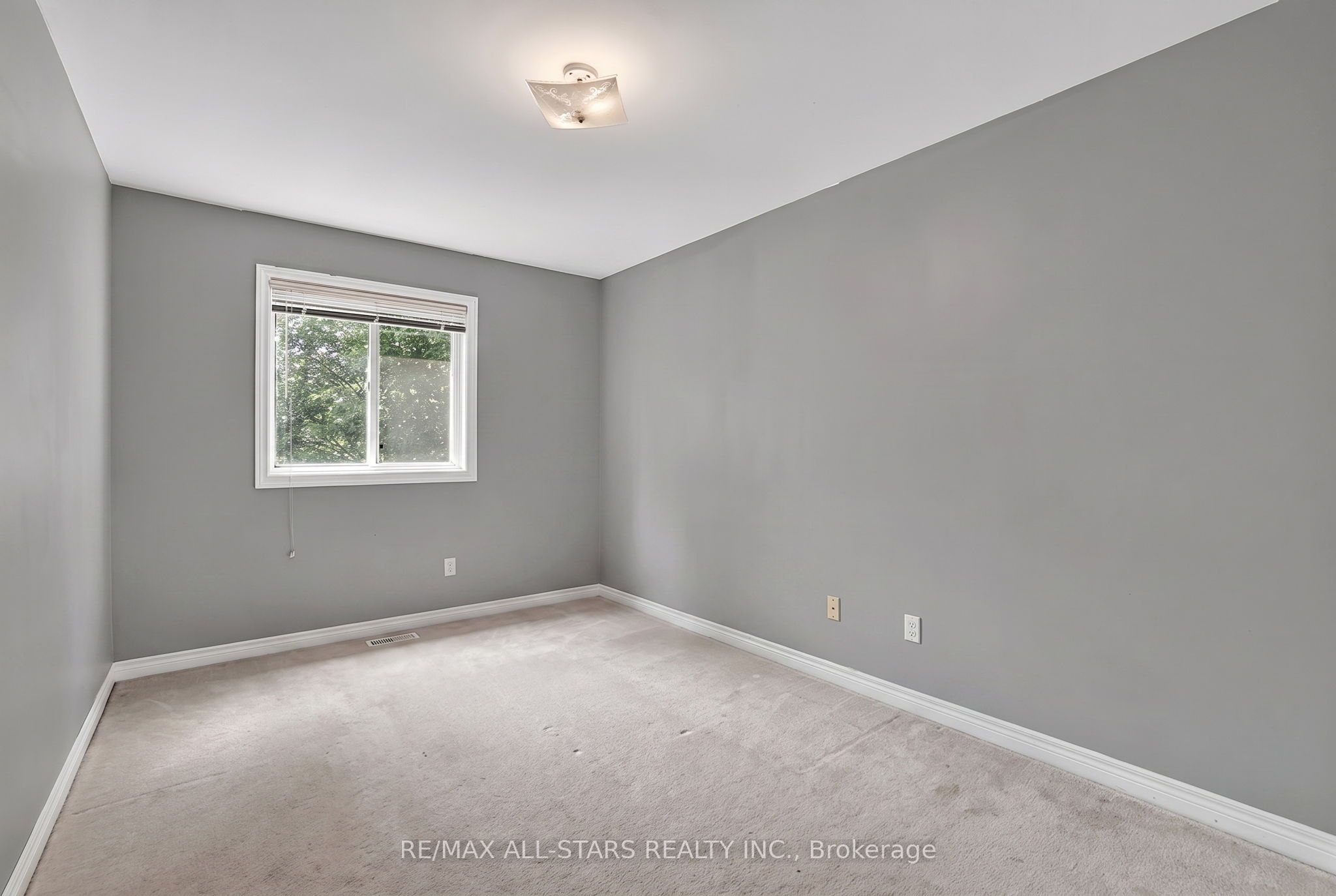 18 Lancaster Court Property Photo 25