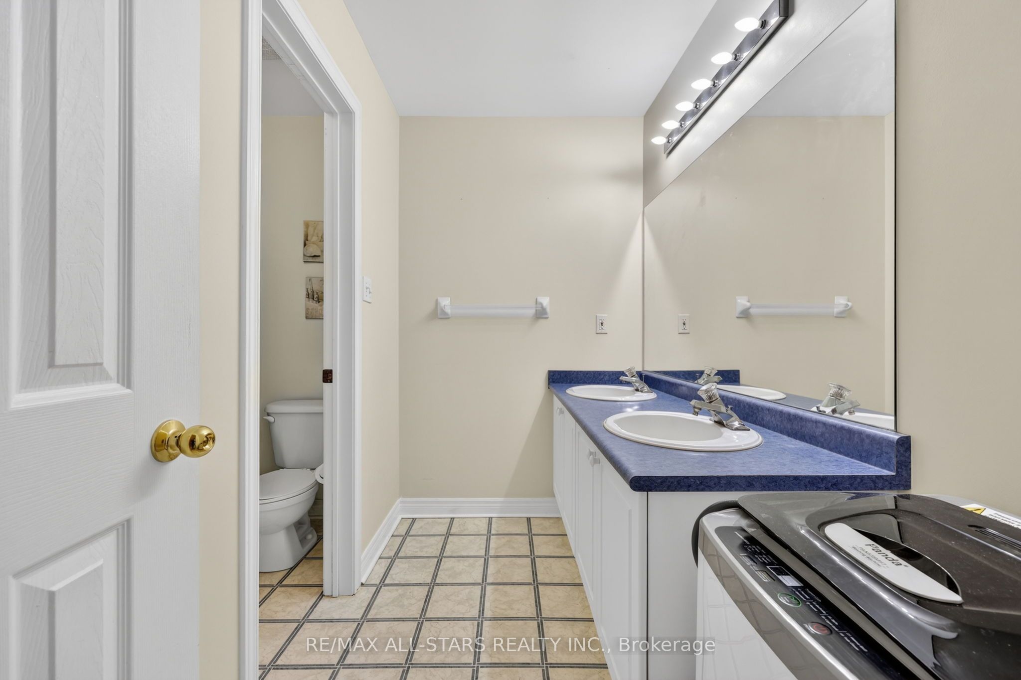 18 Lancaster Court Property Photo 26