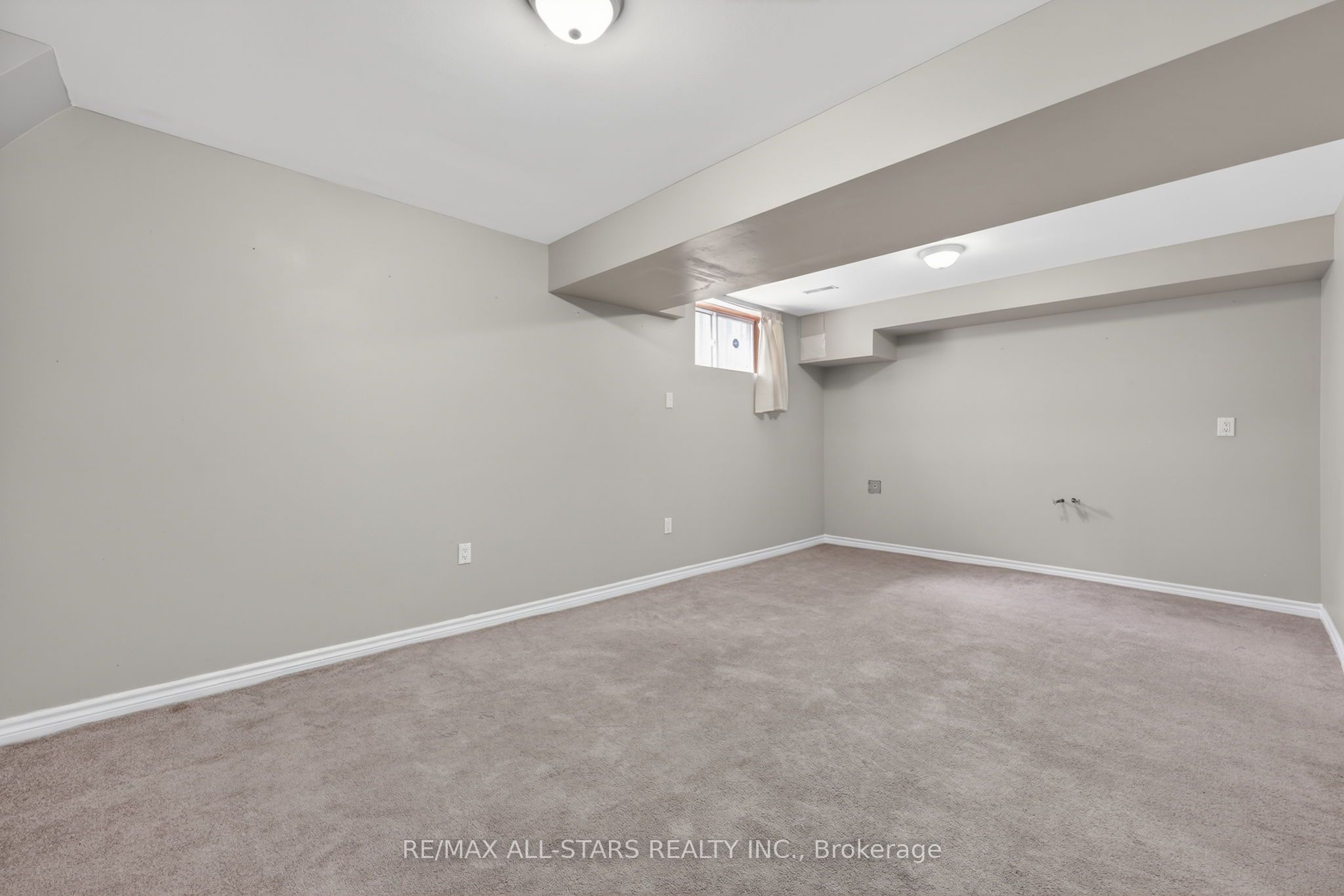 18 Lancaster Court Property Photo 28