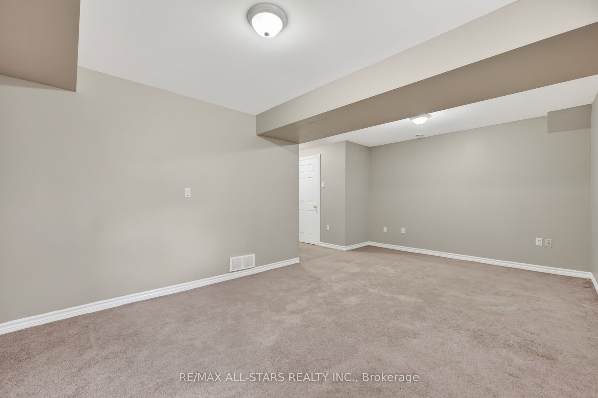 18 Lancaster Court Property Photo 29