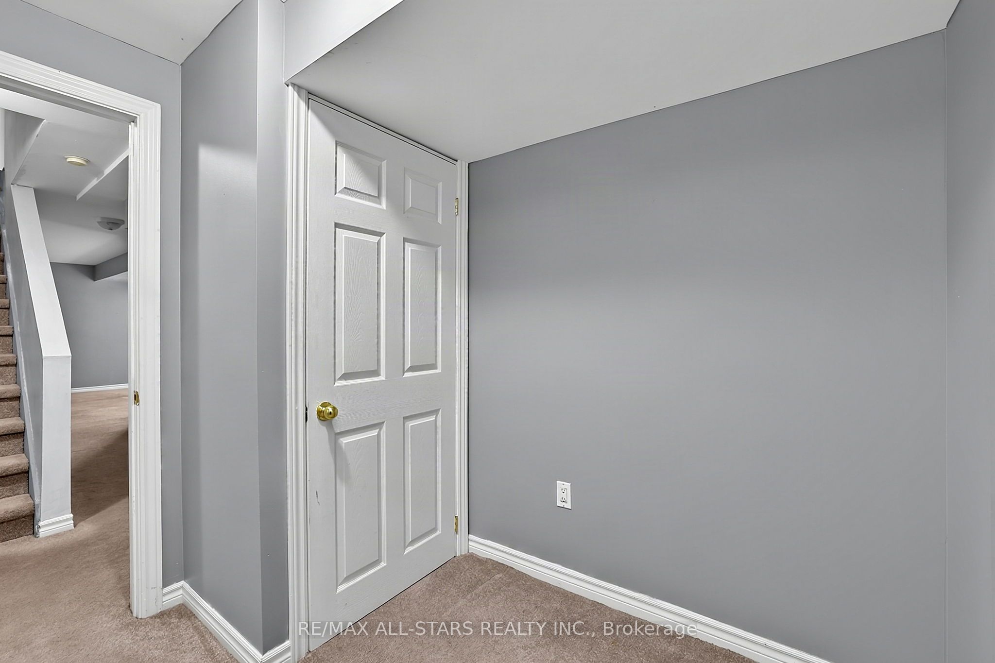 18 Lancaster Court Property Photo 31