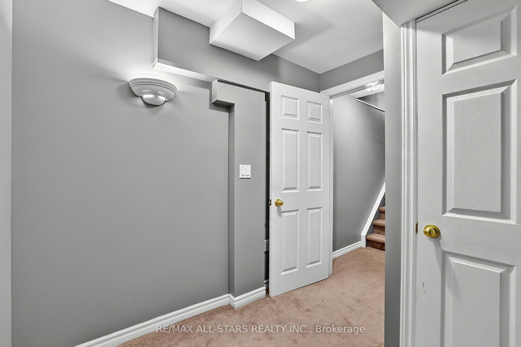 18 Lancaster Court Property Photo 32