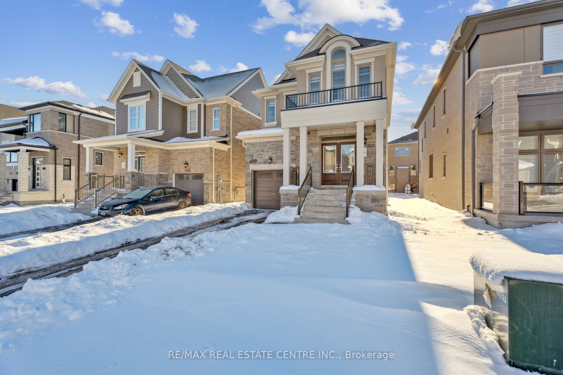 699 Newlove Street Property Photo 2