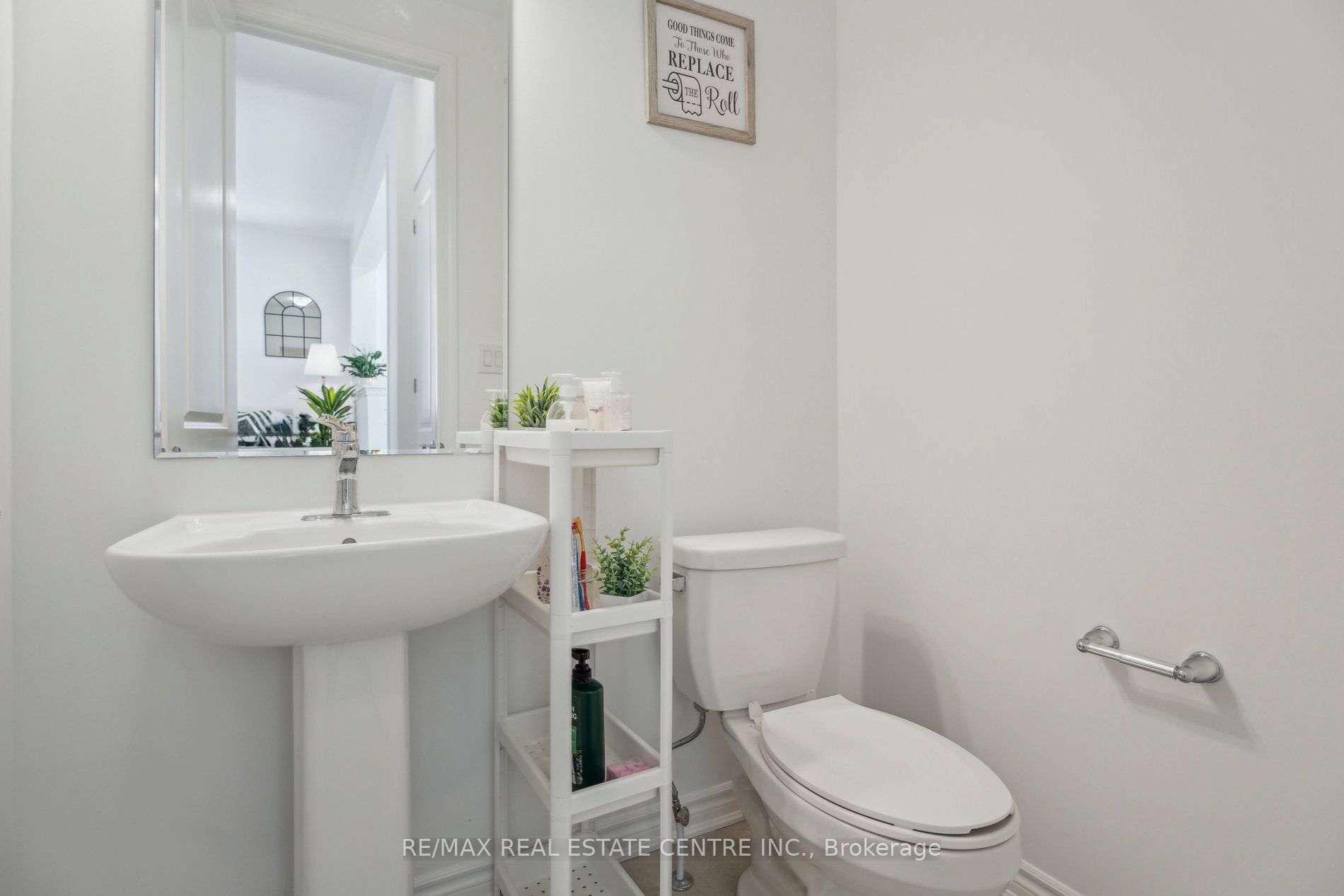 699 Newlove Street Property Photo 19