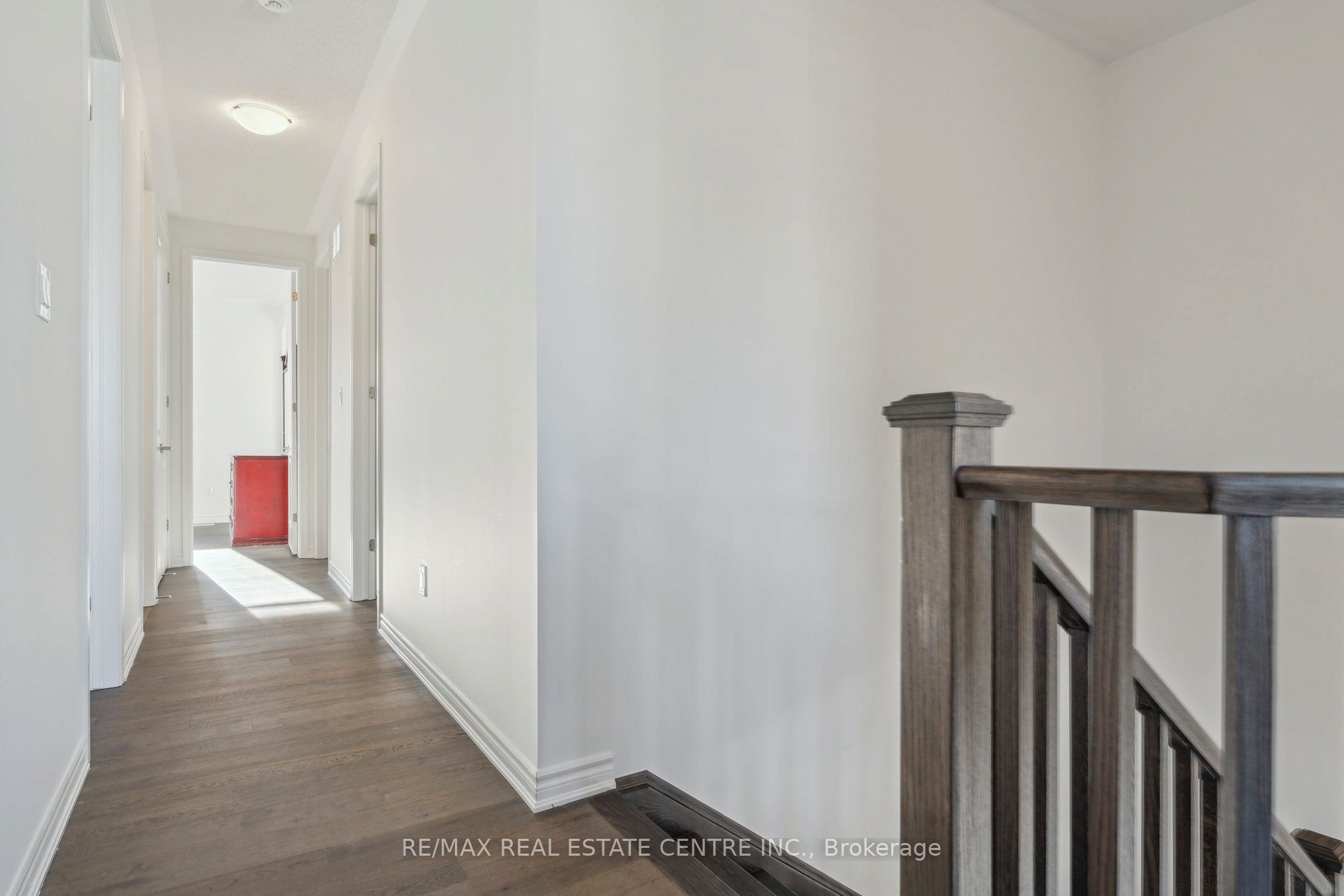 699 Newlove Street Property Photo 20