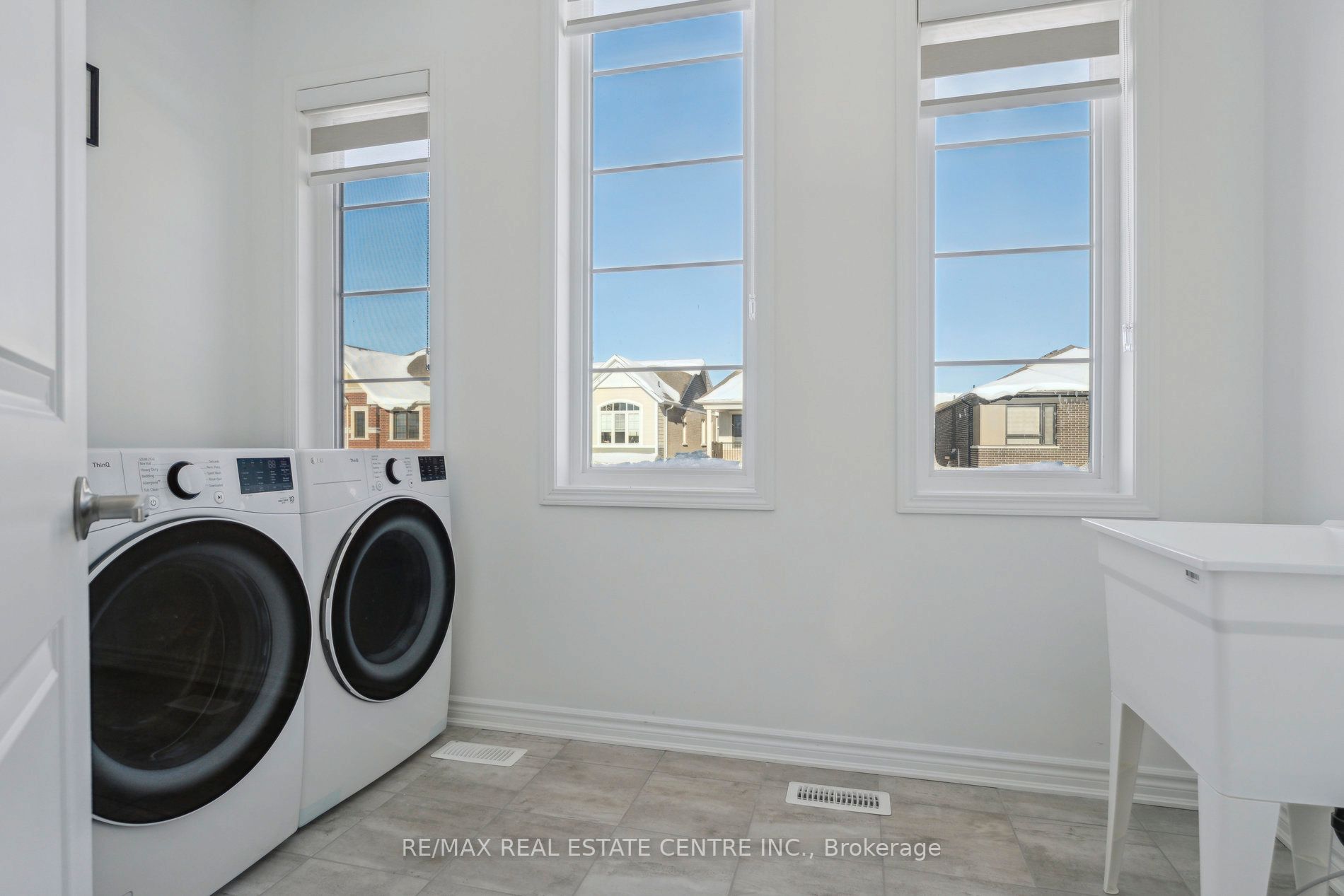 699 Newlove Street Property Photo 21