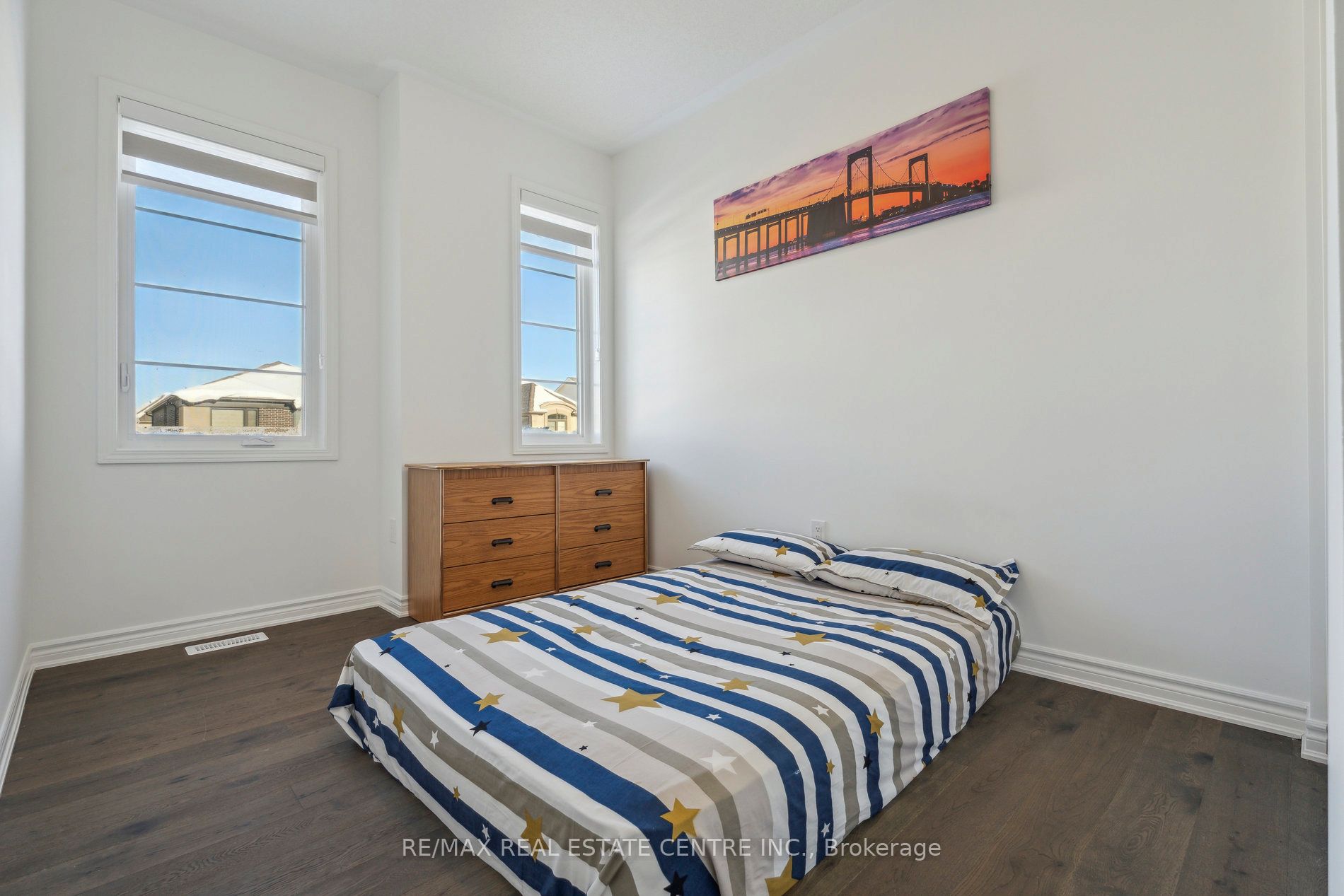 699 Newlove Street Property Photo 22
