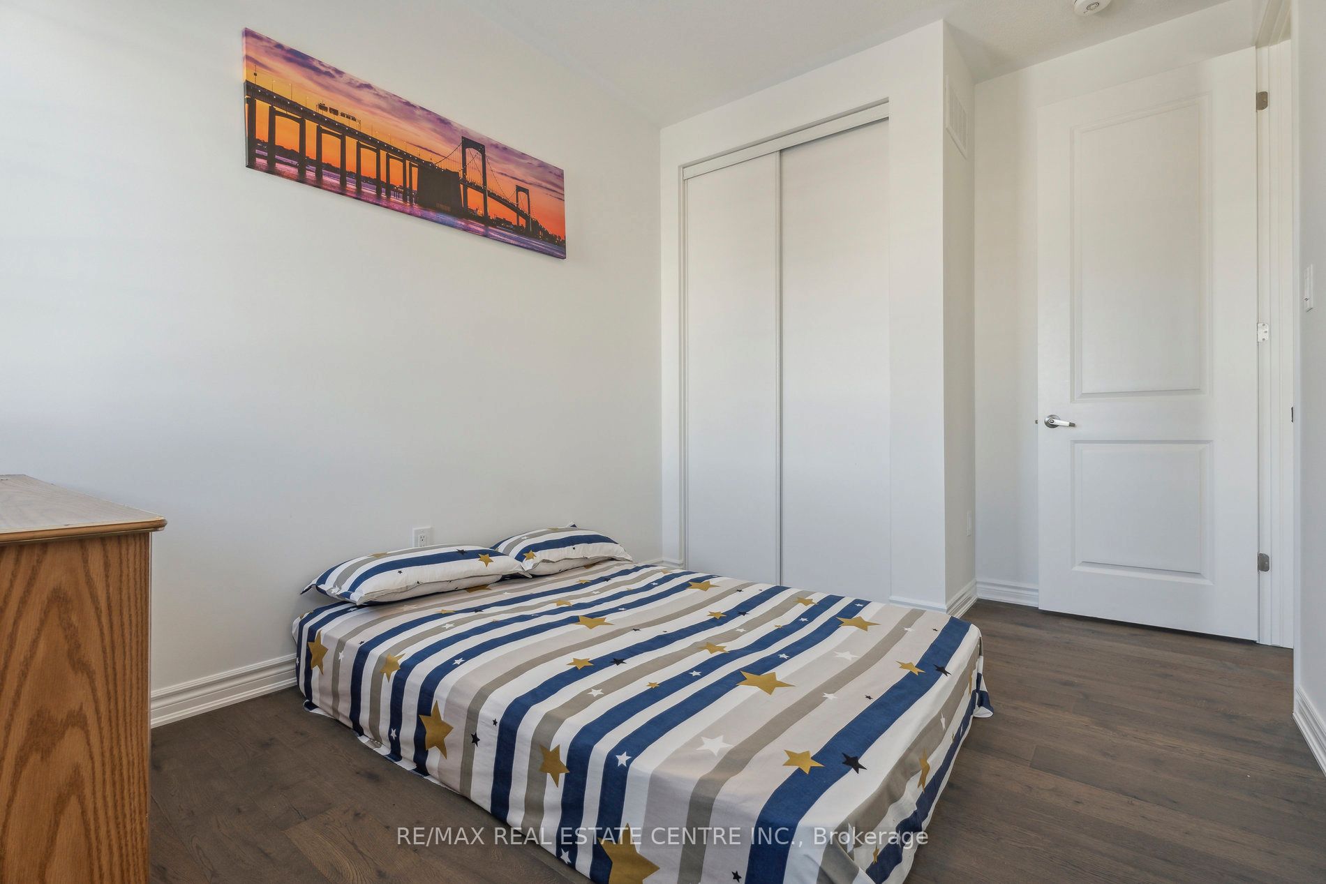 699 Newlove Street Property Photo 23