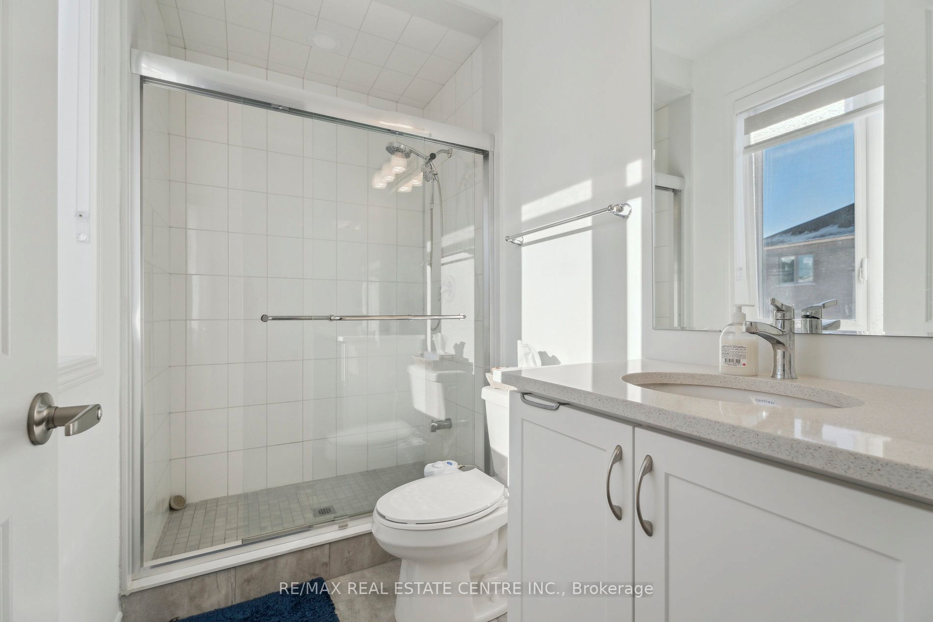 699 Newlove Street Property Photo 30