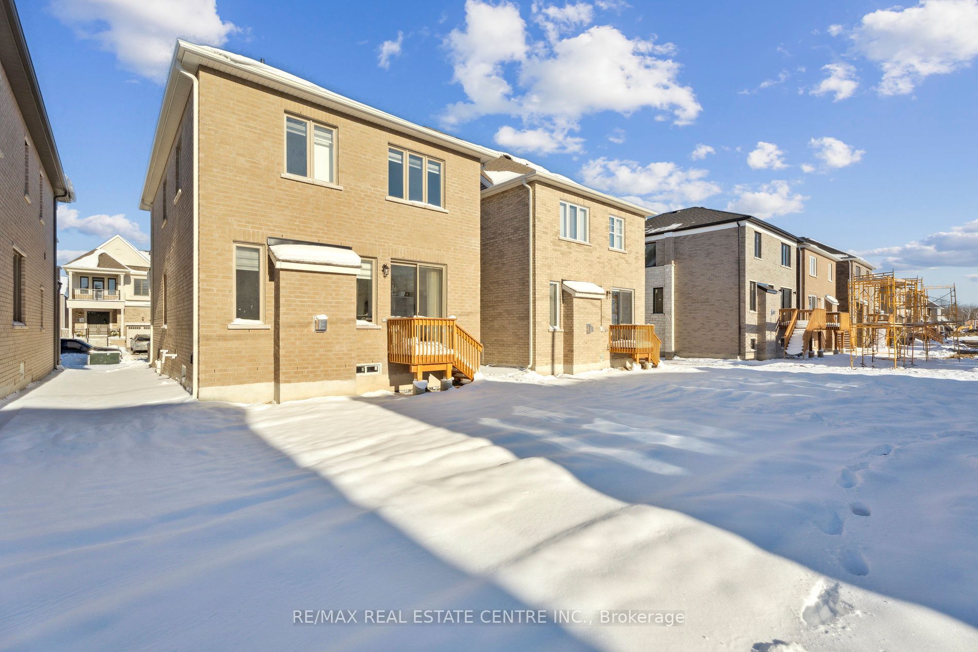 699 Newlove Street Property Photo 38