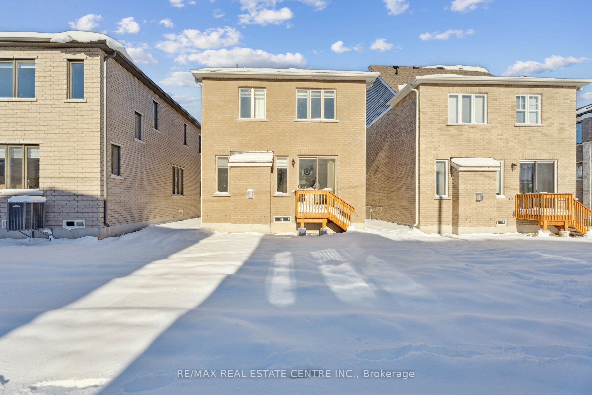 699 Newlove Street Property Photo 39
