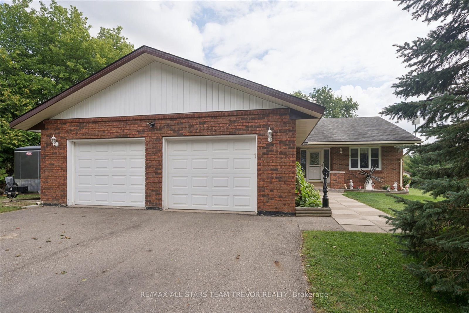 6497 6th Line Property Photo 1