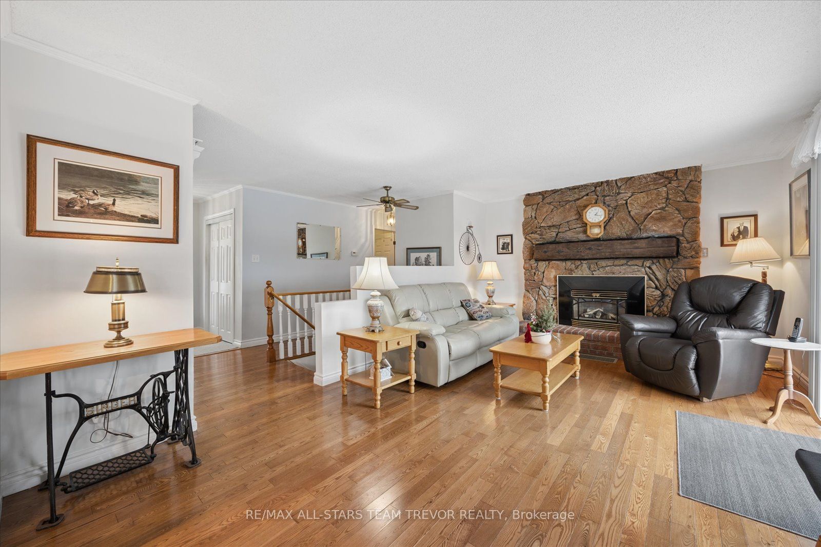 6497 6th Line Property Photo 2