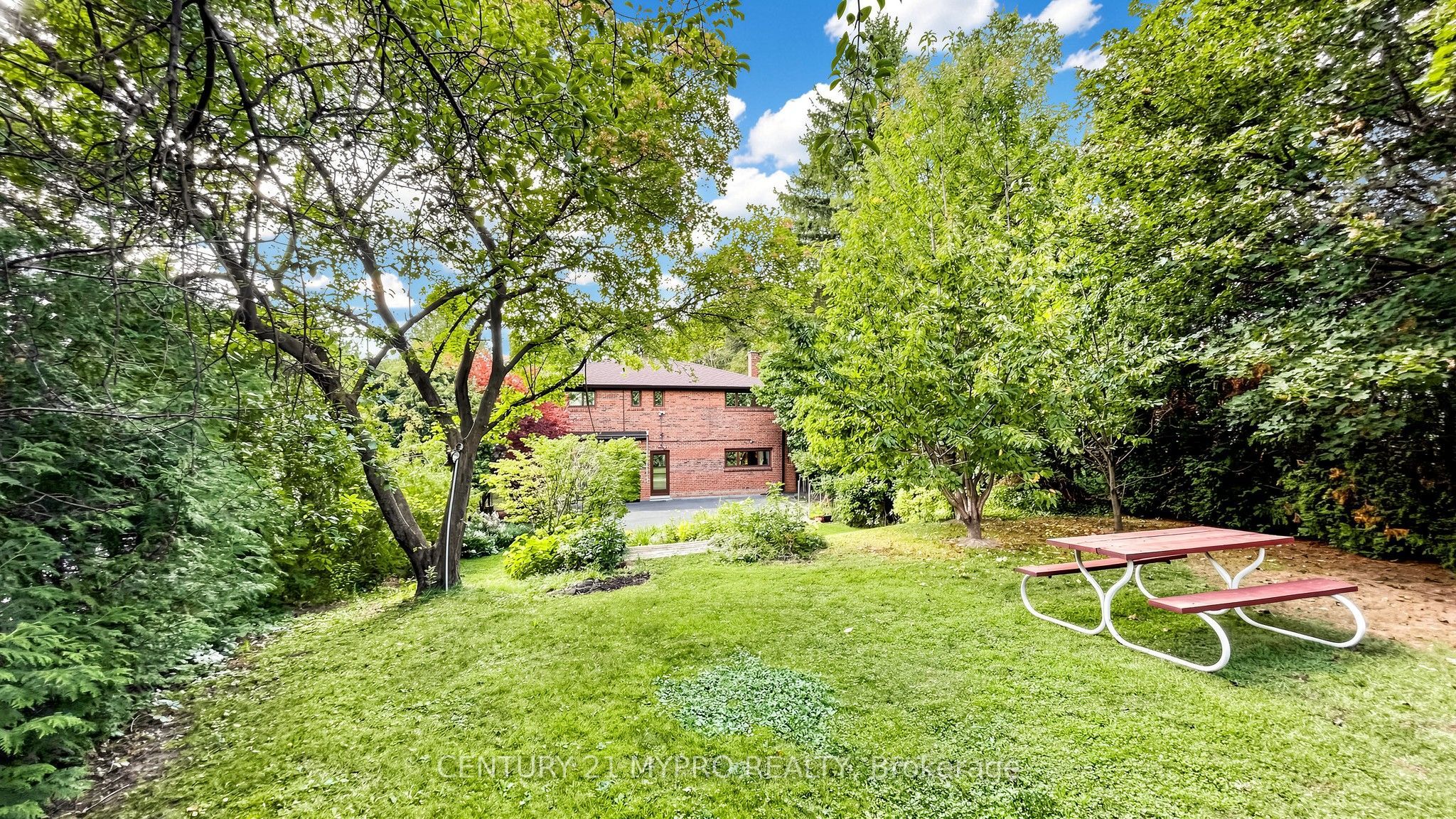 23 Forest Park Crescent Property Photo 32