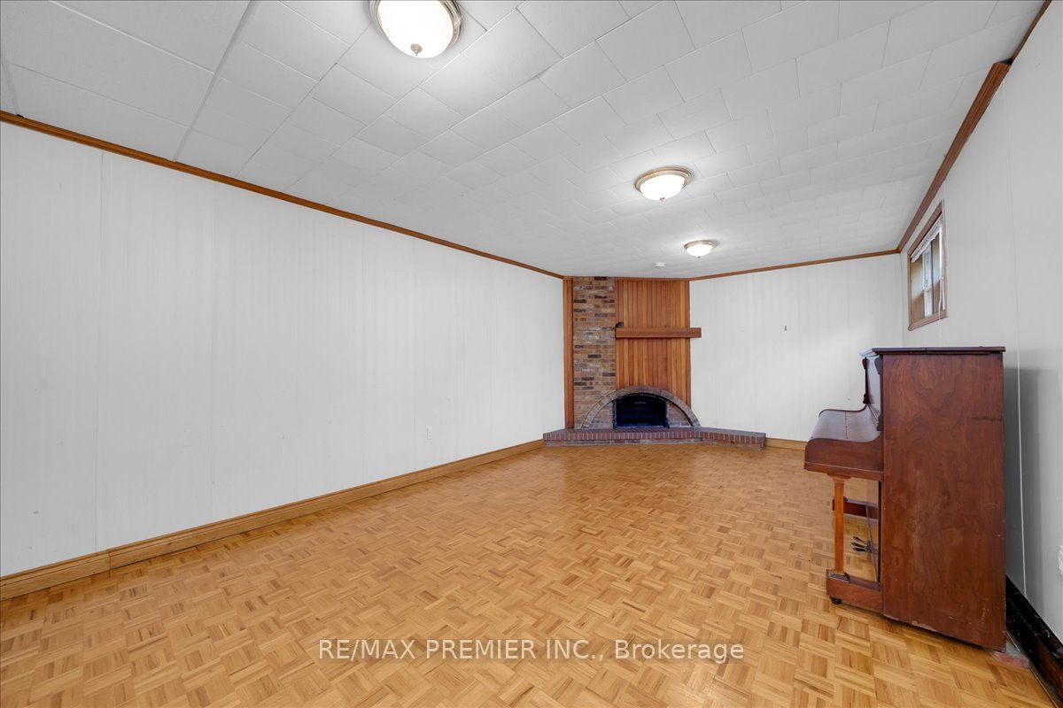 1 Gram Street Property Photo 32